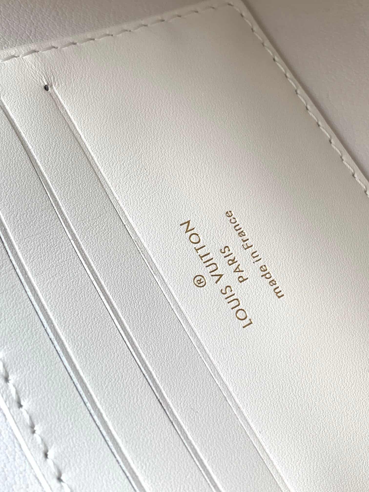 Louis Vuitton Wallet On Chain Capucines Snow Calf leather M12265 High