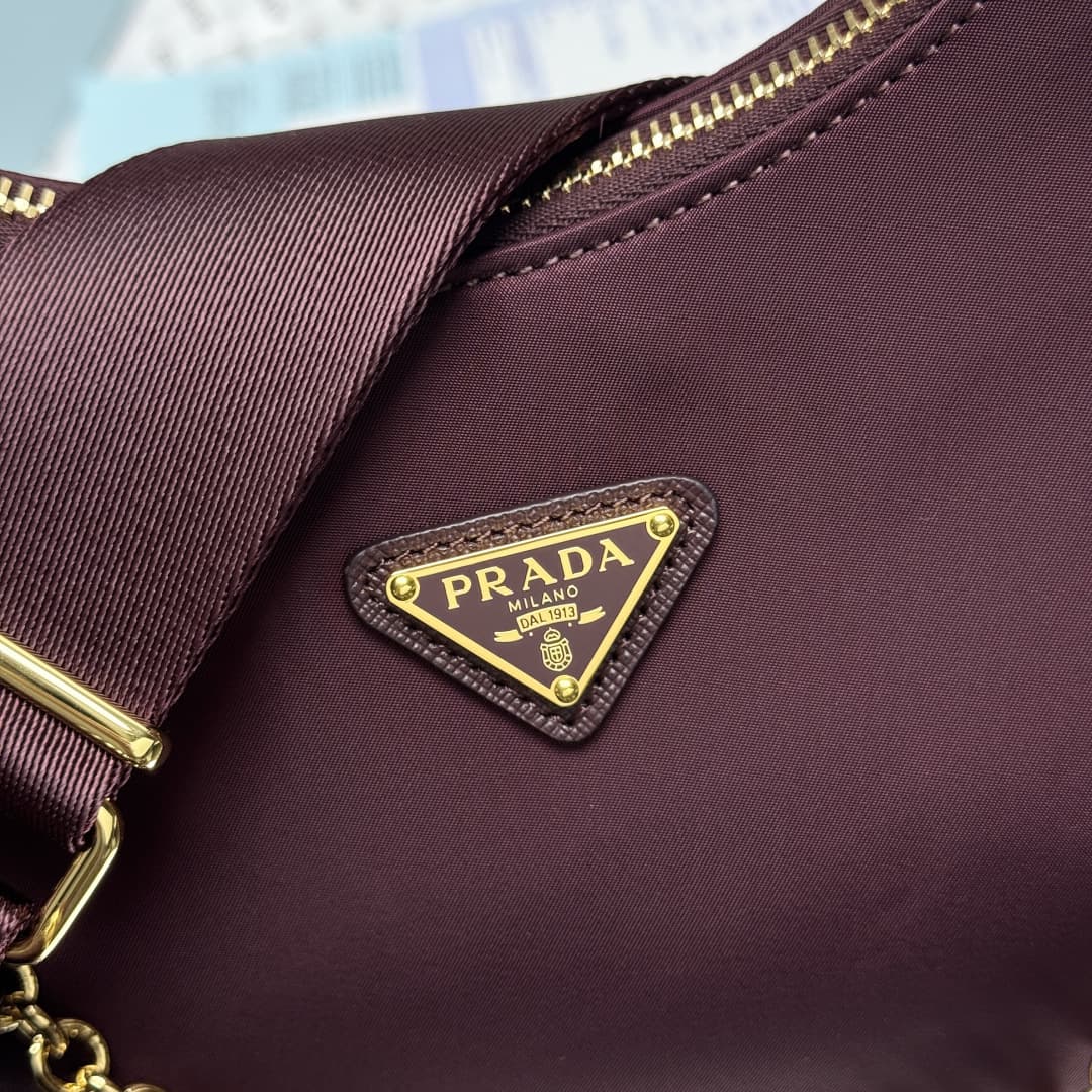 Prada Re-Edition 2005 Nylon bag 1BH204 Claret High