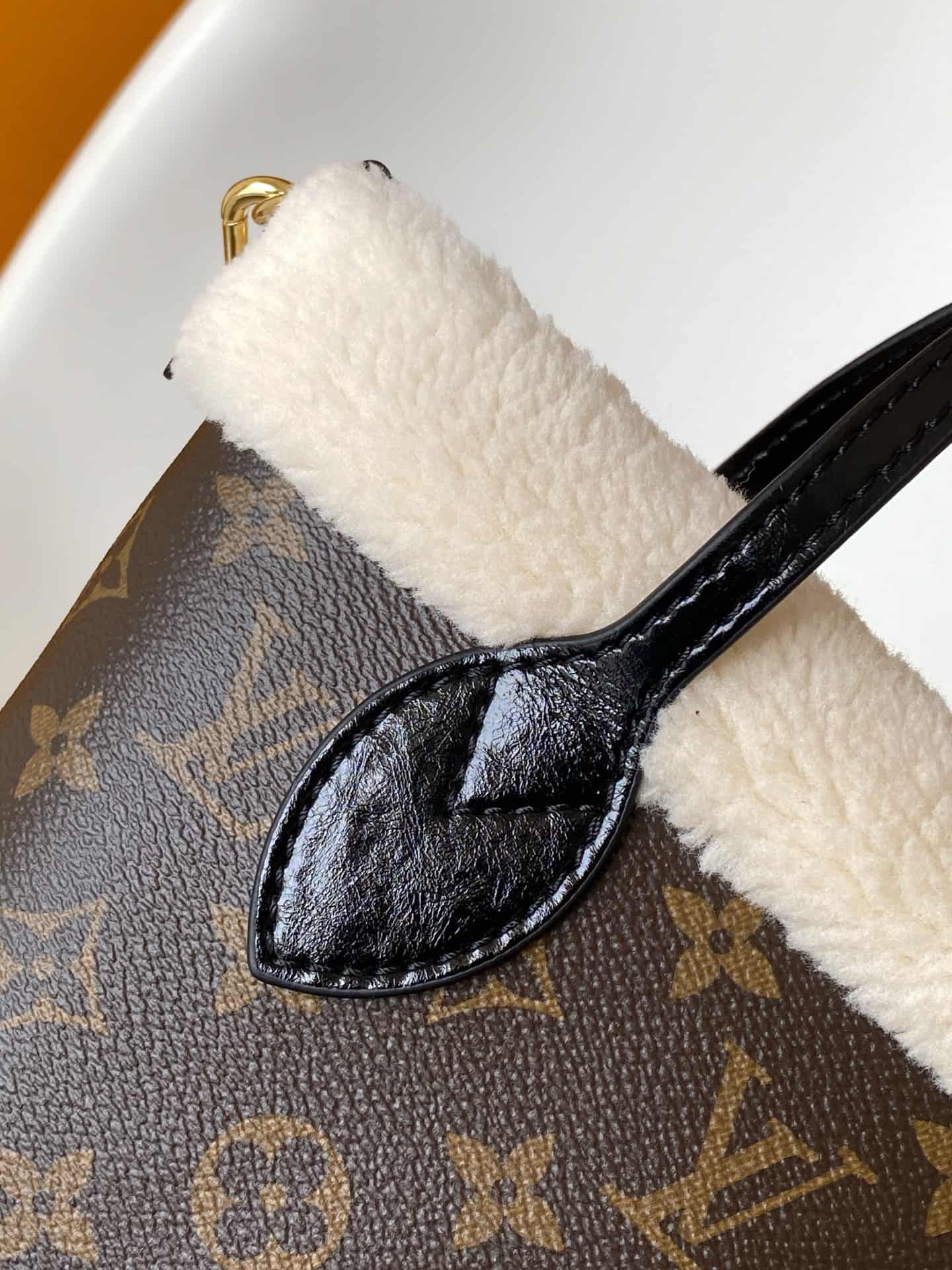 Louis Vuitton Neverfull Bandoulière Inside Out BB Monogram Shearling Coated canvas M26315 High