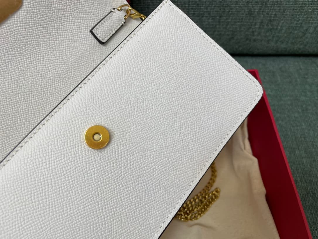 Valentino Garavani VLogo signature wallet on chain bag Grainy Calfskin Whtie High