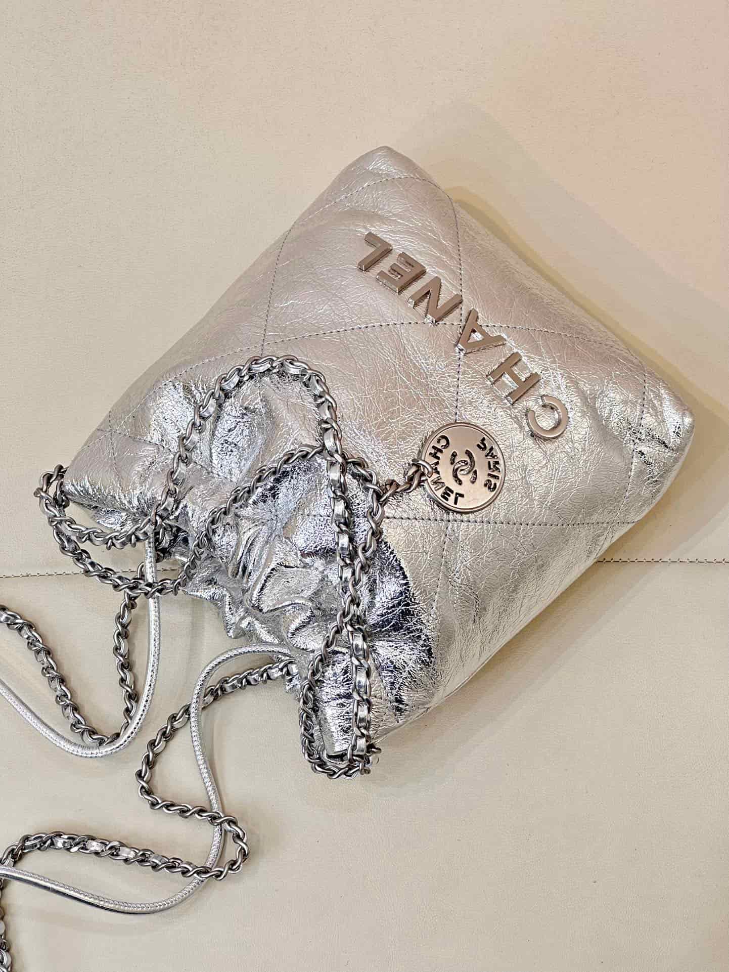 Chanel 22 MINI HANDBAG Metallic Calfskin & Silver-Tone Metal Silver AS3980 TOP
