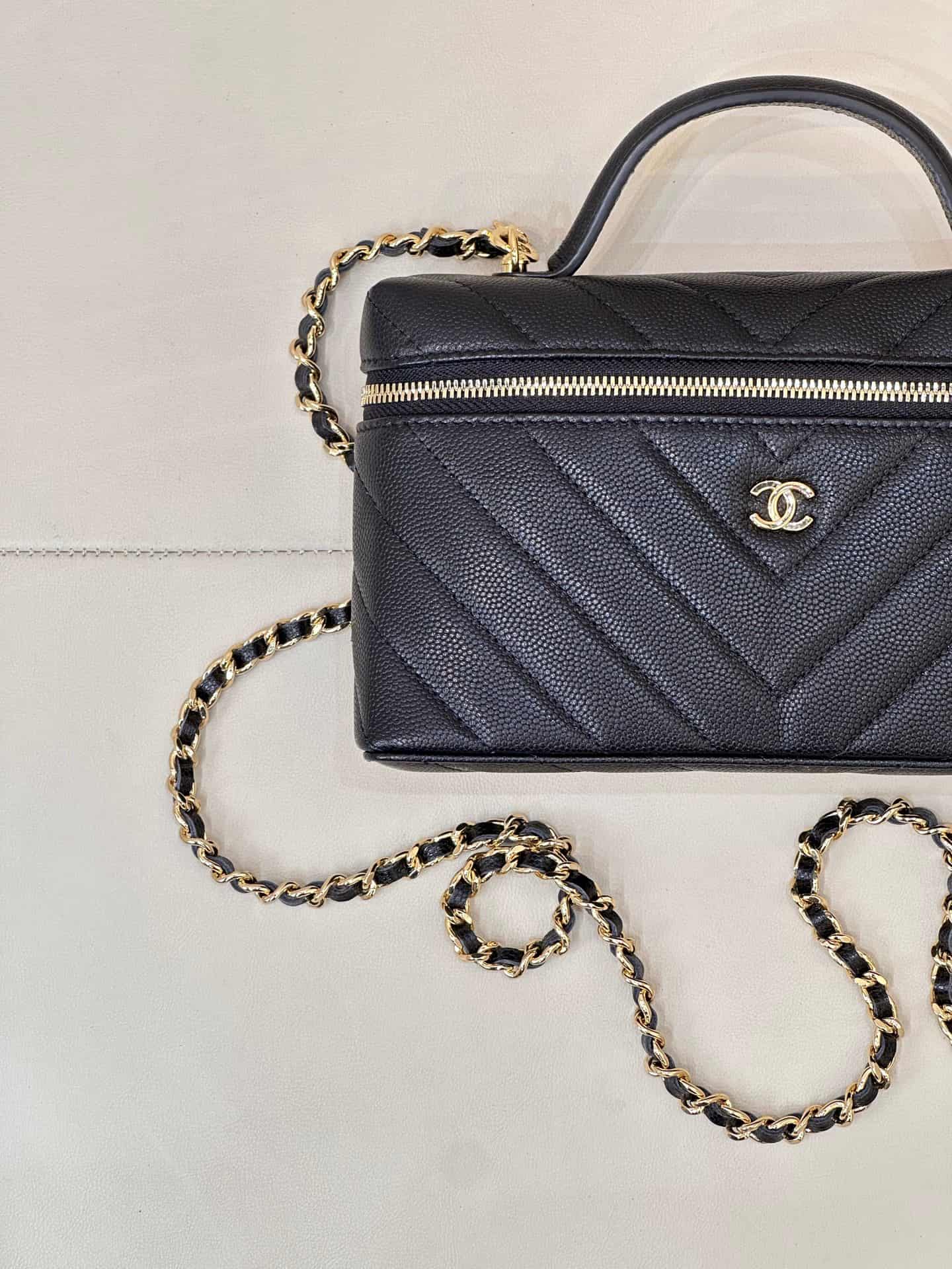 Chanel Vanity with Chain Grained Shiny Calfskin & Gold-Tone Metal Black AP5212 TOP