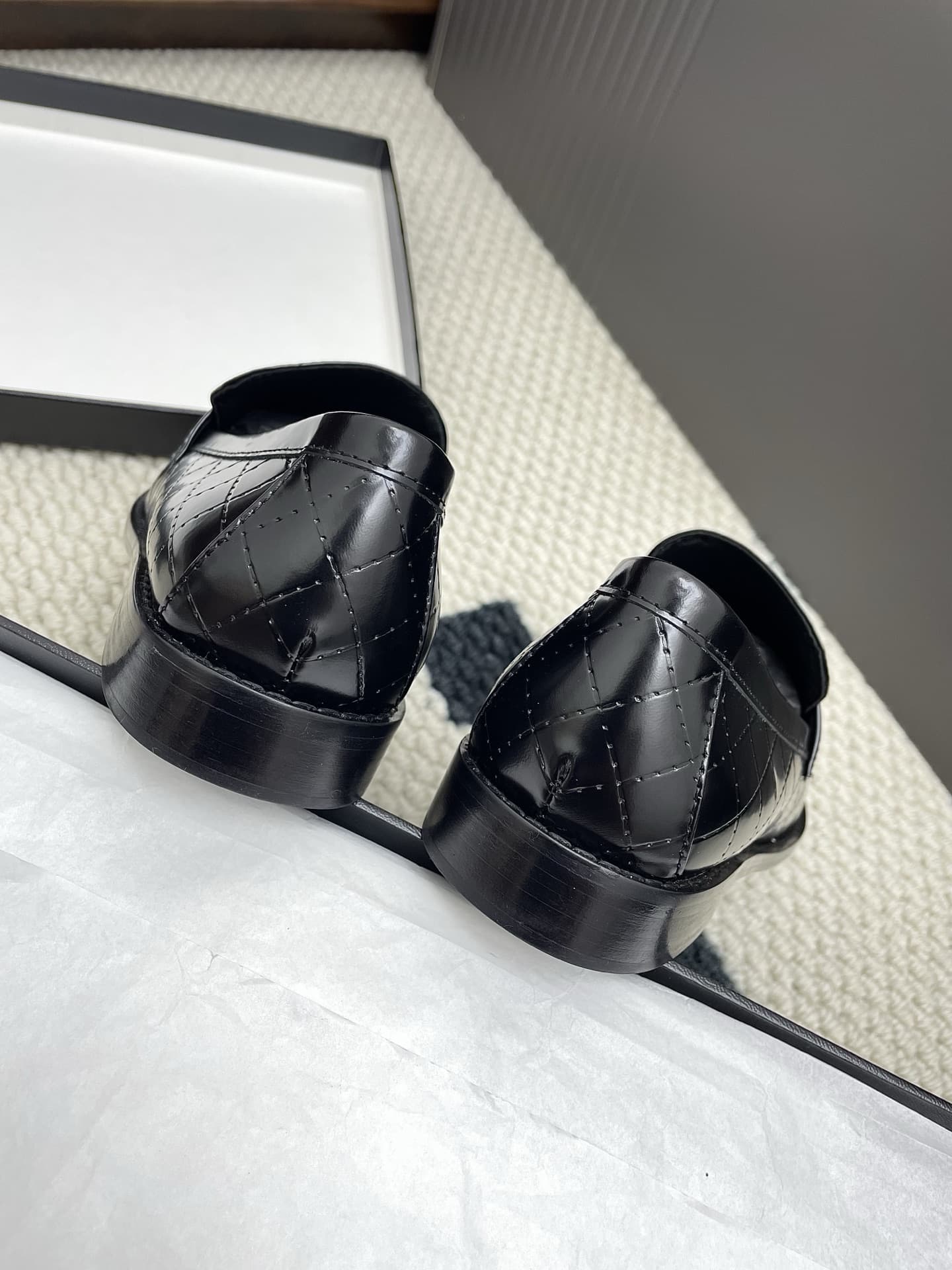 Chanel Interlocking CC Logo Leather Loafers shoes Women