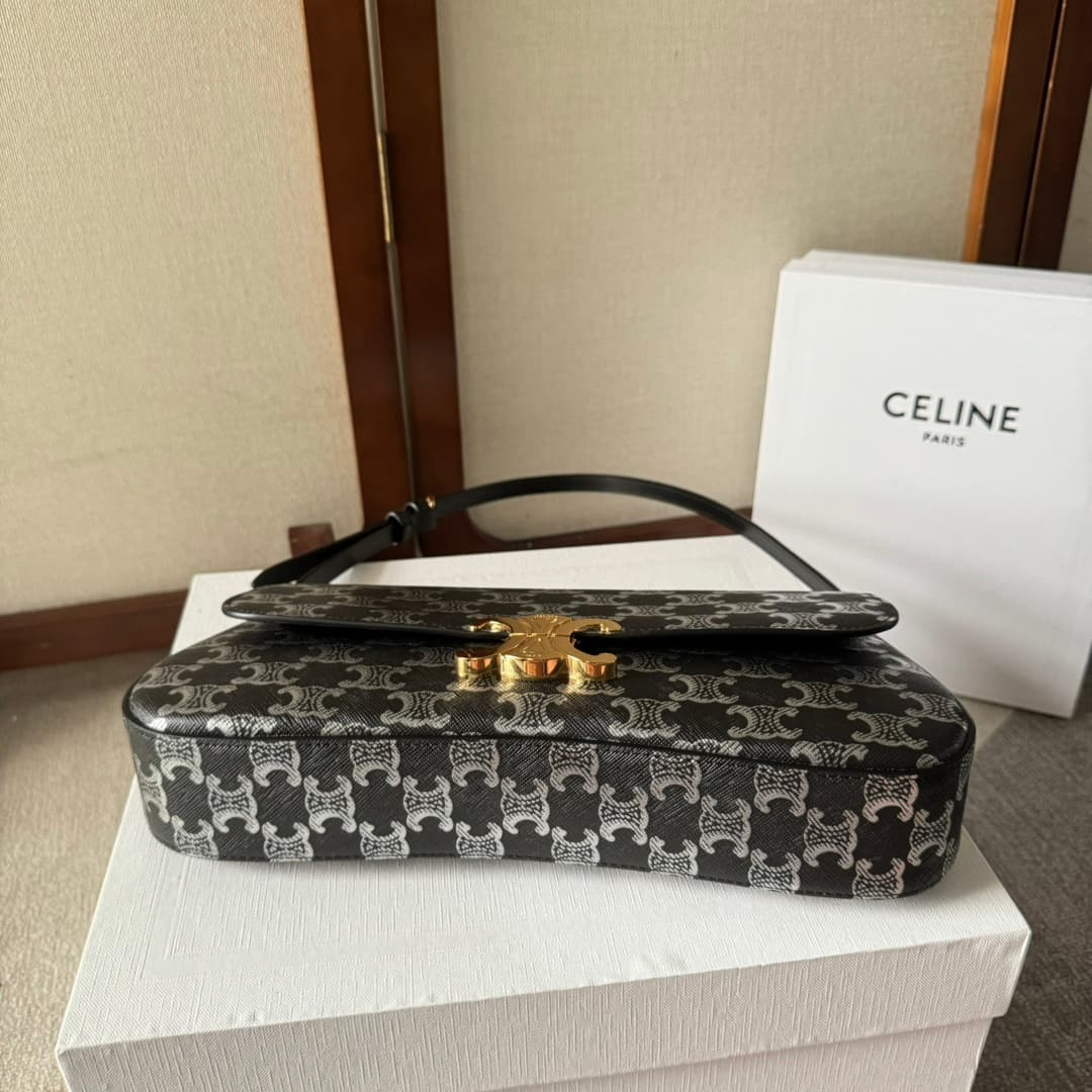 CELINE Triomphe Lola bag in Black High