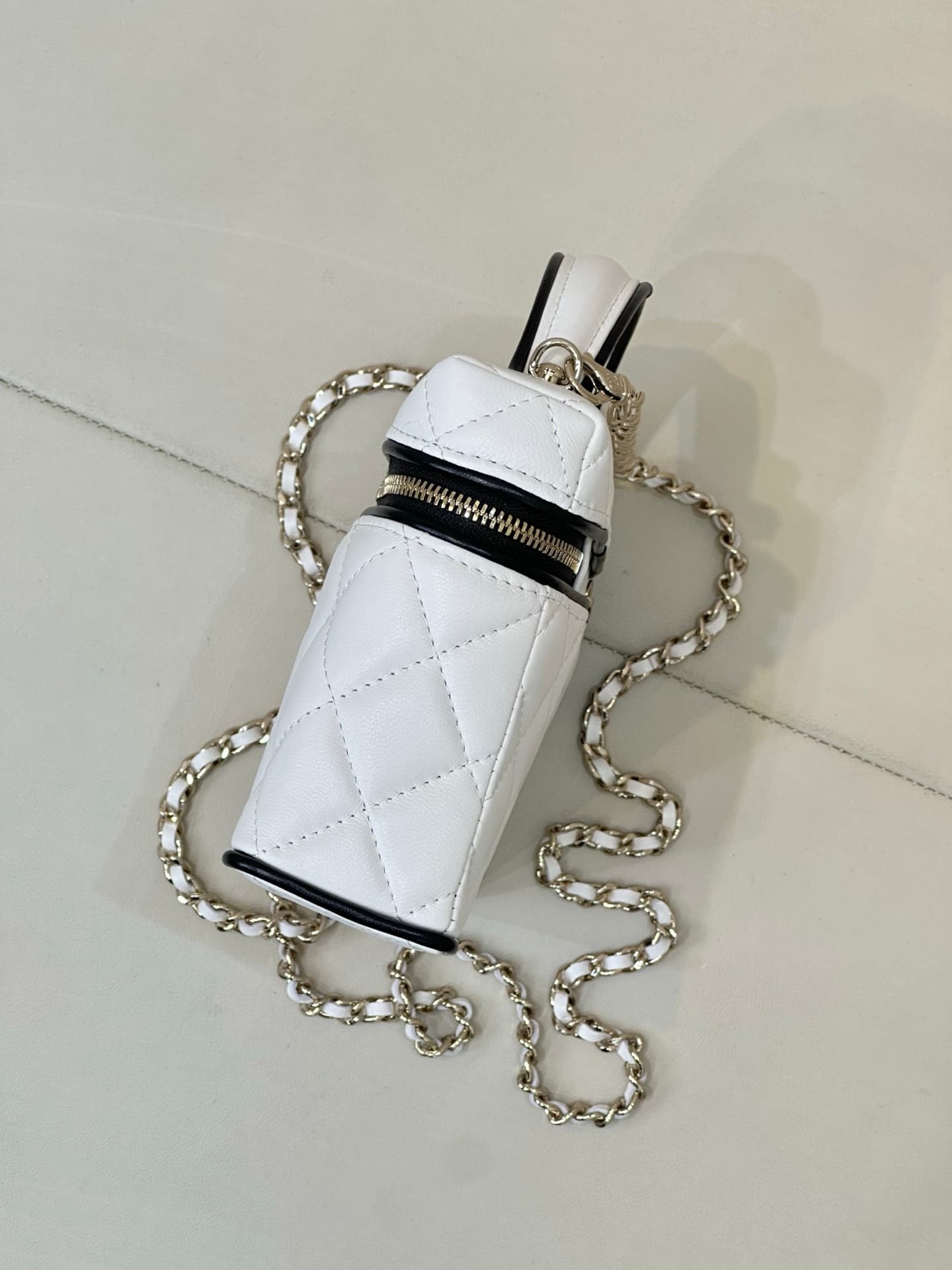 Chanel Vanity with Chain Lambskin & Gold-Tone Metal White AP5240 TOP