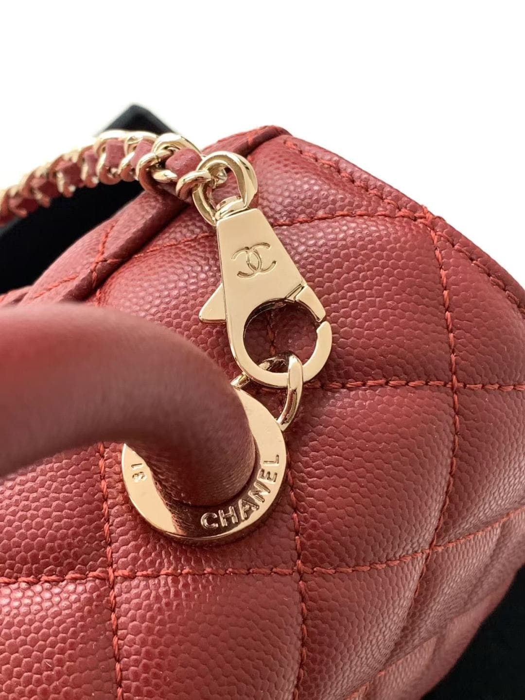FLAP BAG WITH TOP HANDLE Grained Calfskin & Gold-Tone Metal A92990 Red Binding A