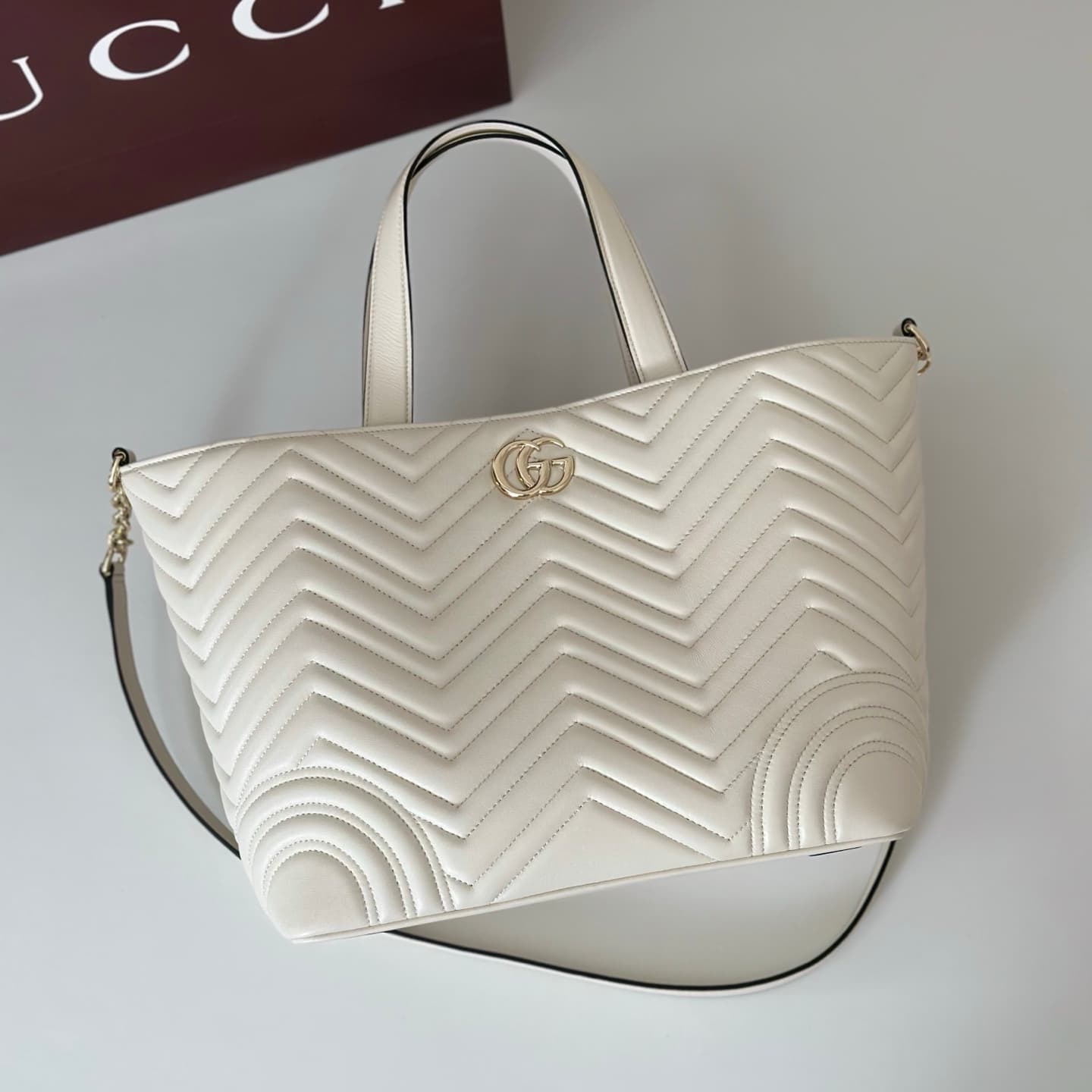 Gucci Betty medium tote bag 847387 white leather High