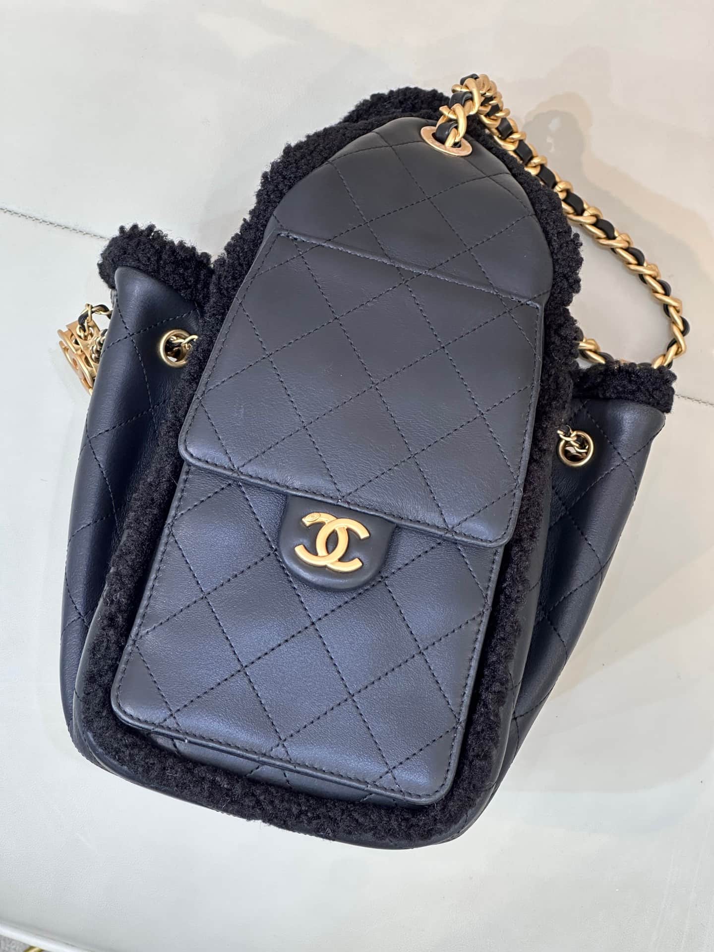 Chanel 25 Small Hobo handbag AS5293 Grained Calfskin with crumpled sheepskin shearling&Gold-tone Metal Black TOP