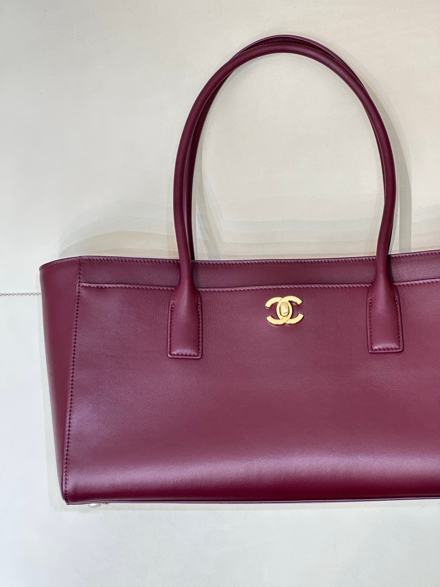 Chanel Small Shopping Bag Calfskin & Gold-Tone Metal Claret AS6243 TOP