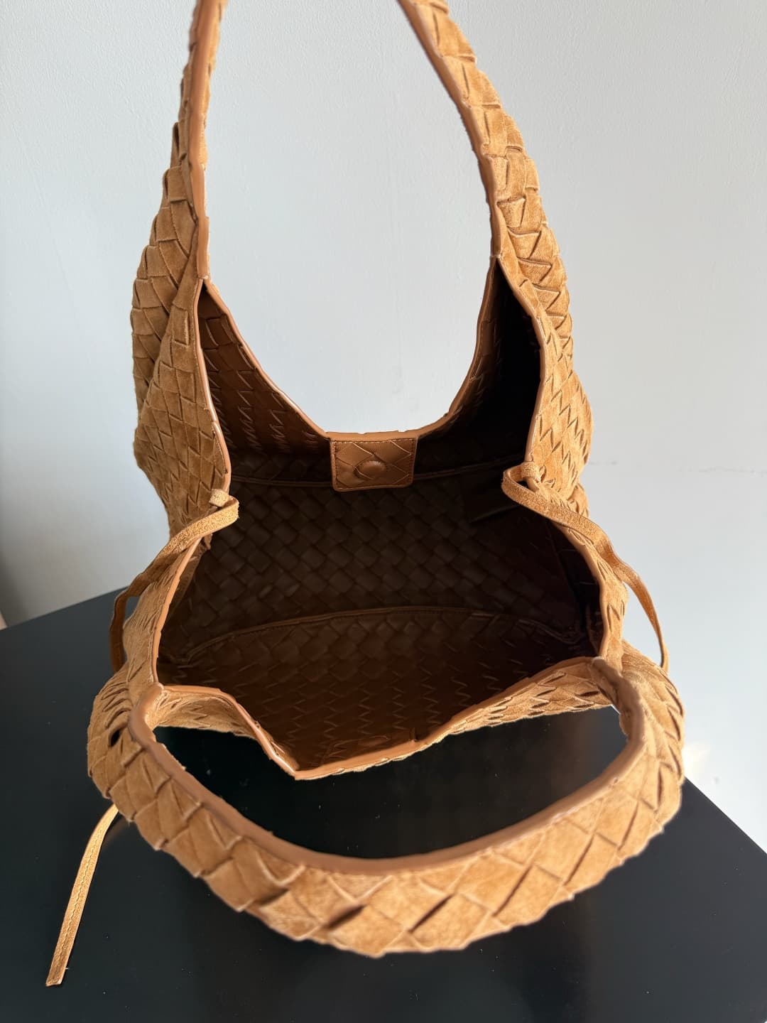 Bottega Veneta Large Campana shoulder bag suede in Beige TOP