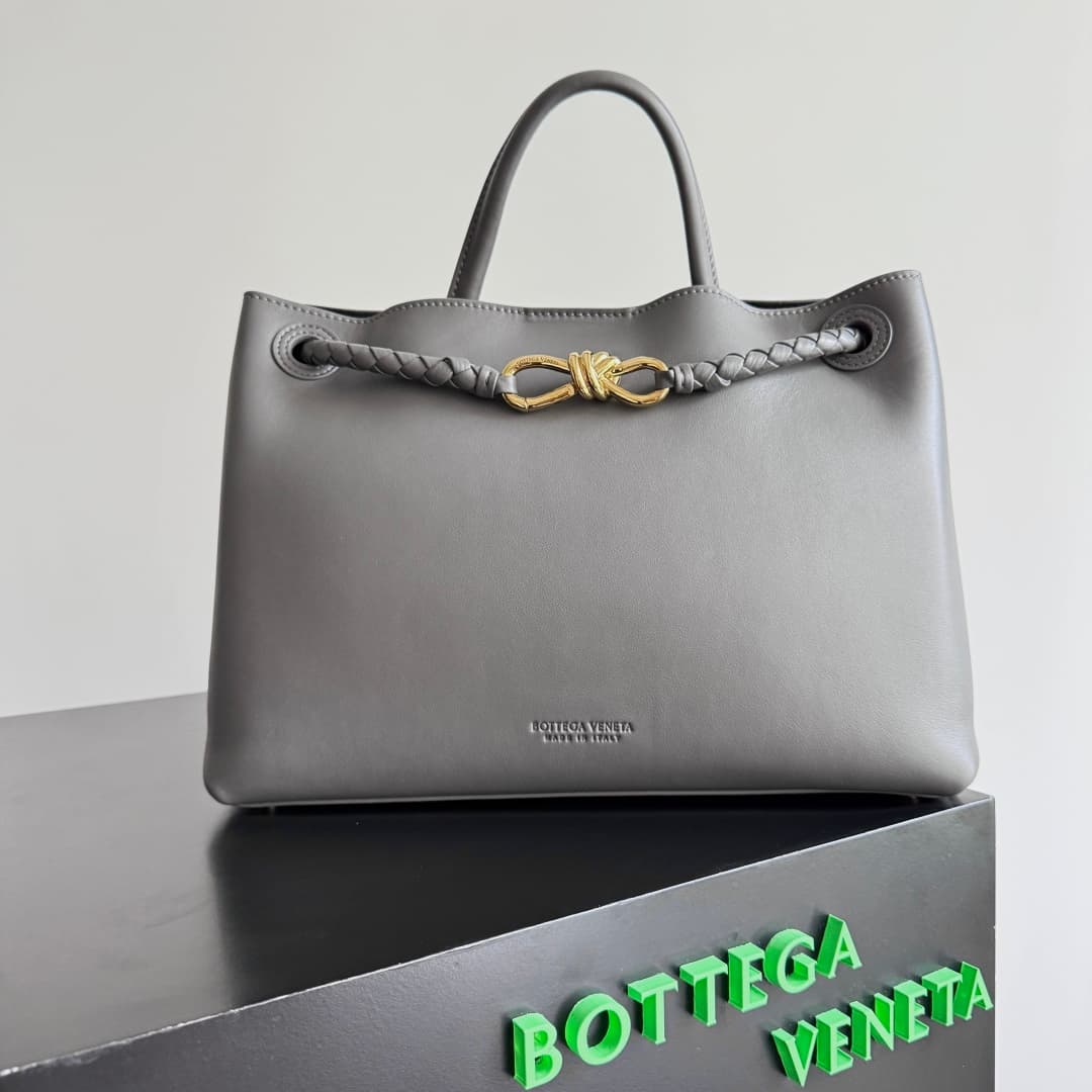 Bottega Veneta Andiamo tote bag in grey calfskin leather TOP