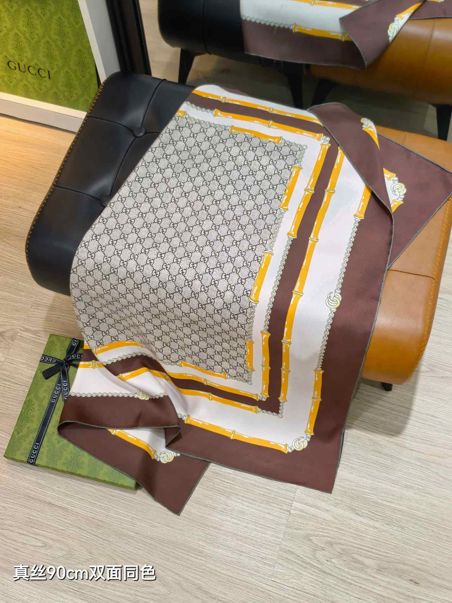 Gucci Printed Silk Twill Carré scarf
