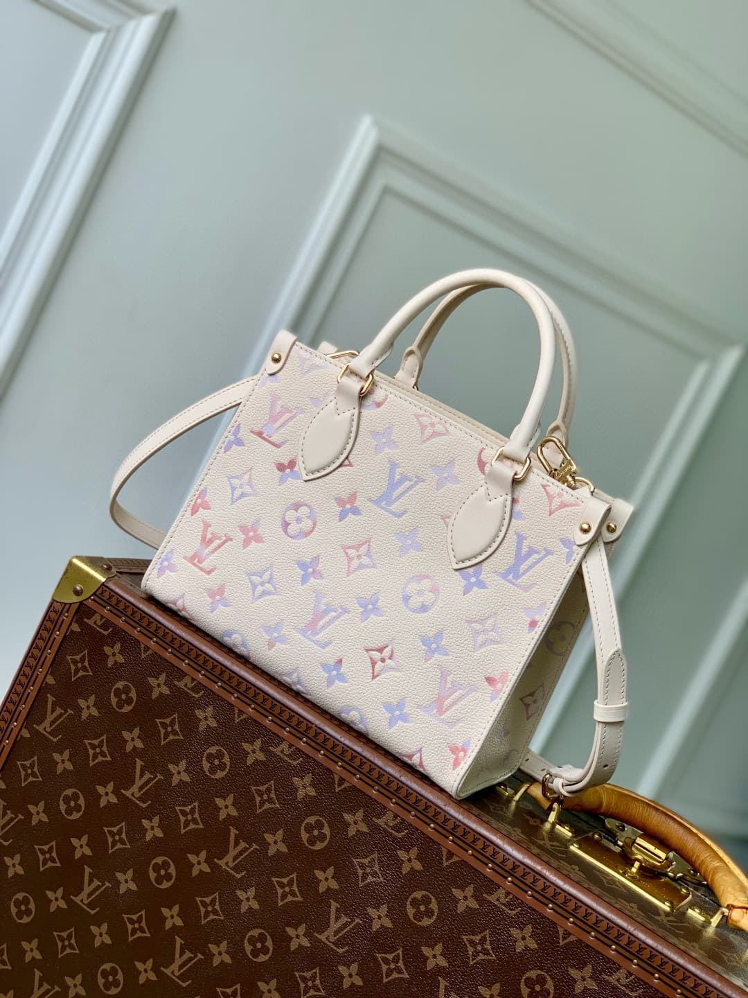 Louis Vuitton OnTheGo PM Embossed grained cowhide leather M25770 Dream Cream High