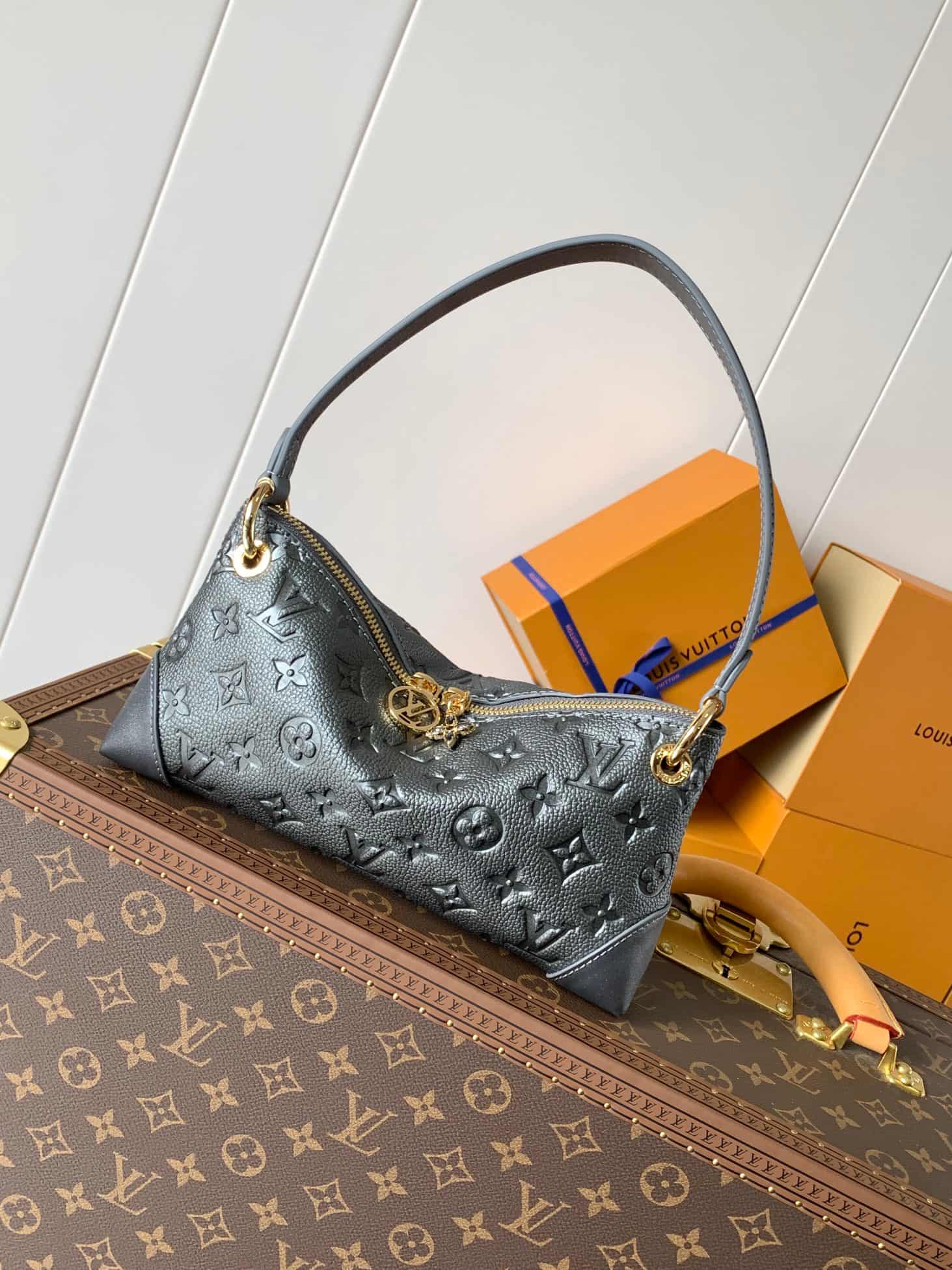 Louis Vuitton Pochette Sèvres Gun Metal Supple grained cowhide leather M12174 High