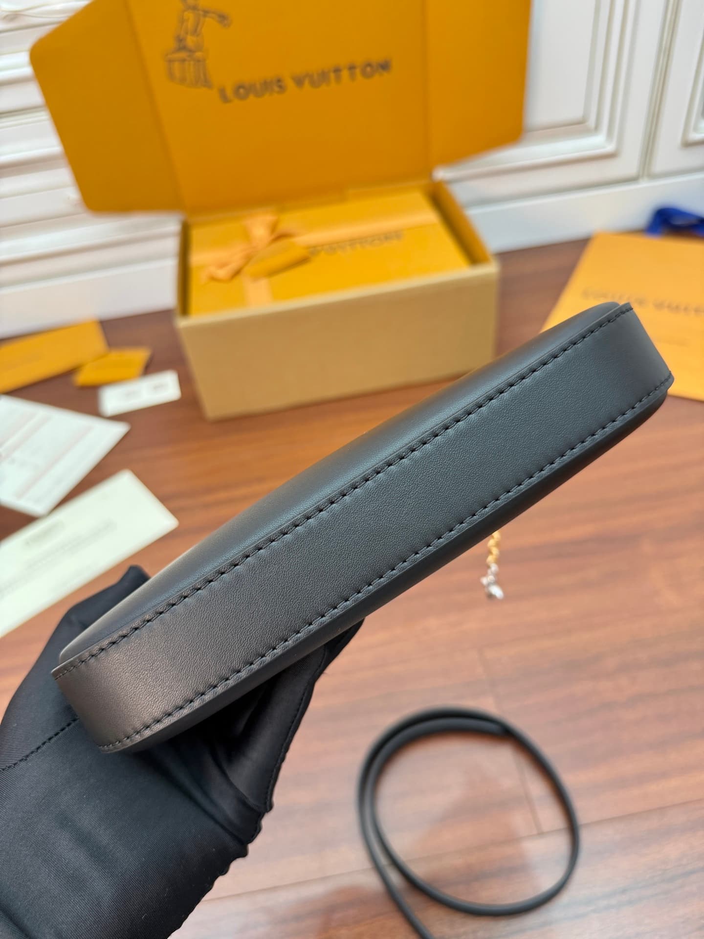 Louis Vuitton Pochette LV Bloom M25525 Calfskin leather Black TOP