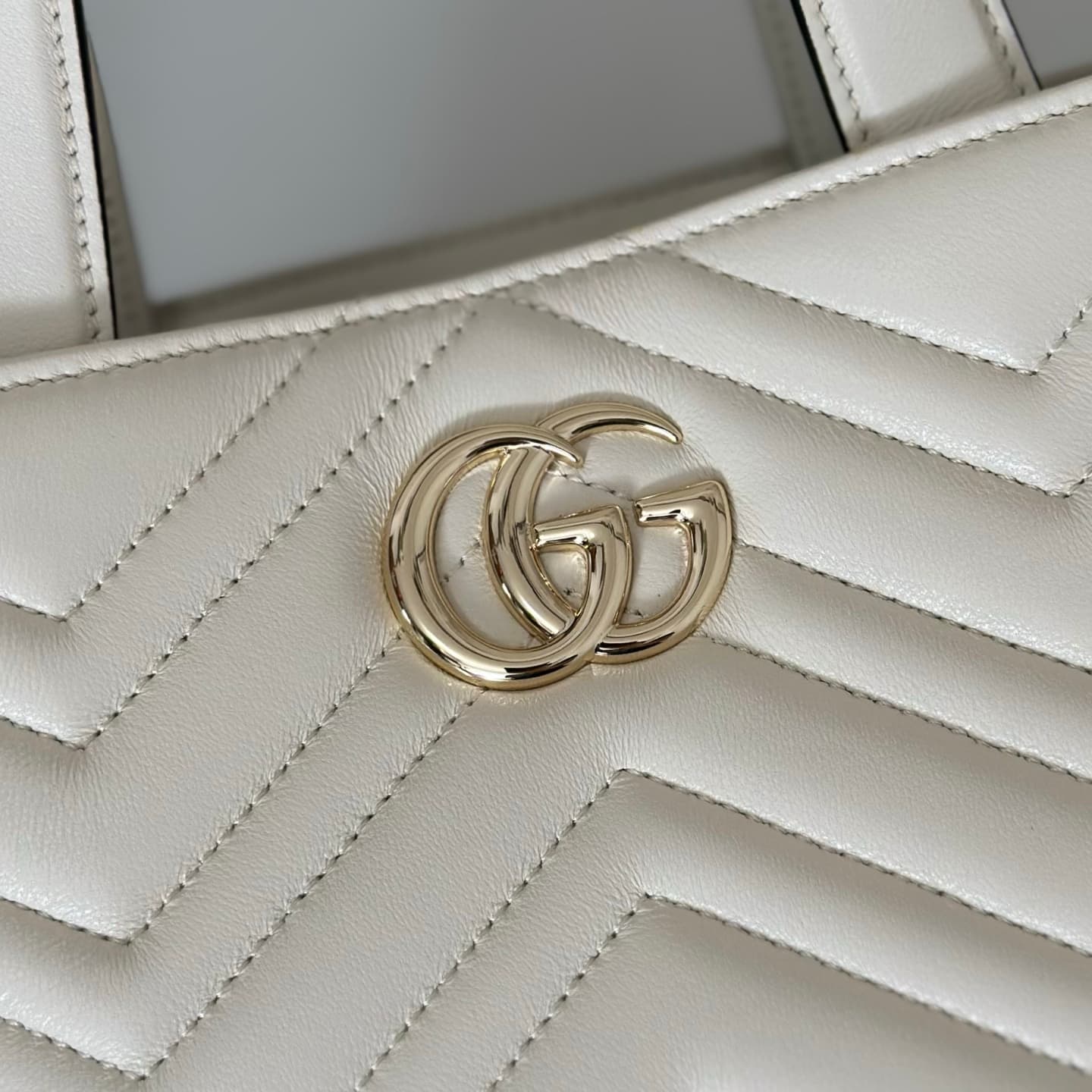 Gucci Betty small tote bag 847386 white leather High
