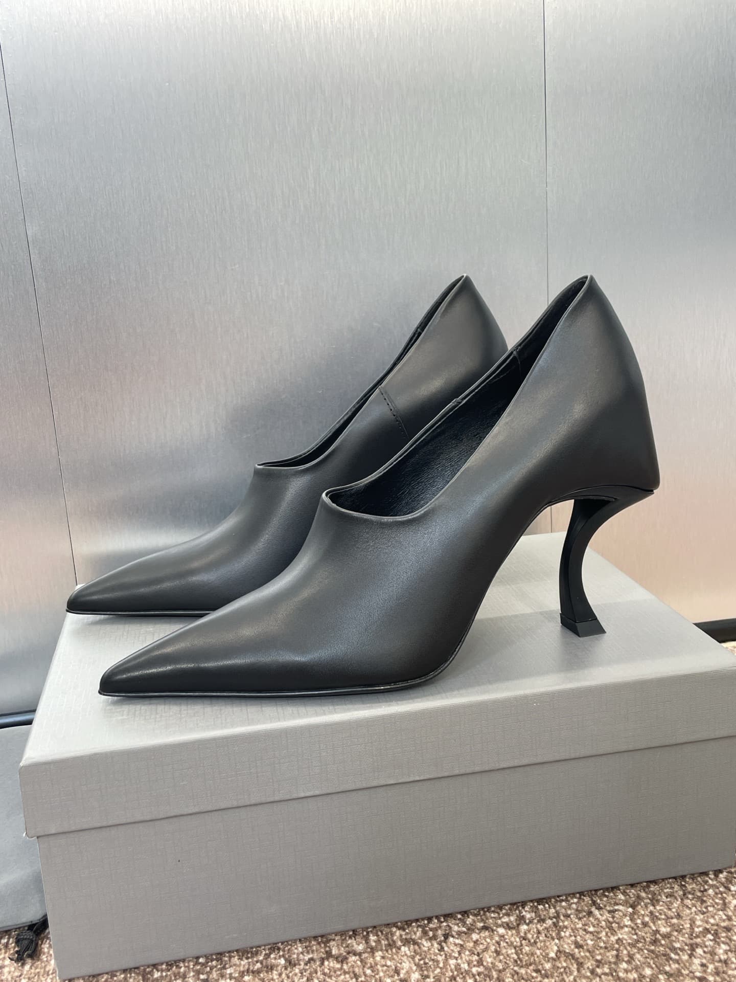Balenciaga Hourglass Leather Pumps Shoes Women