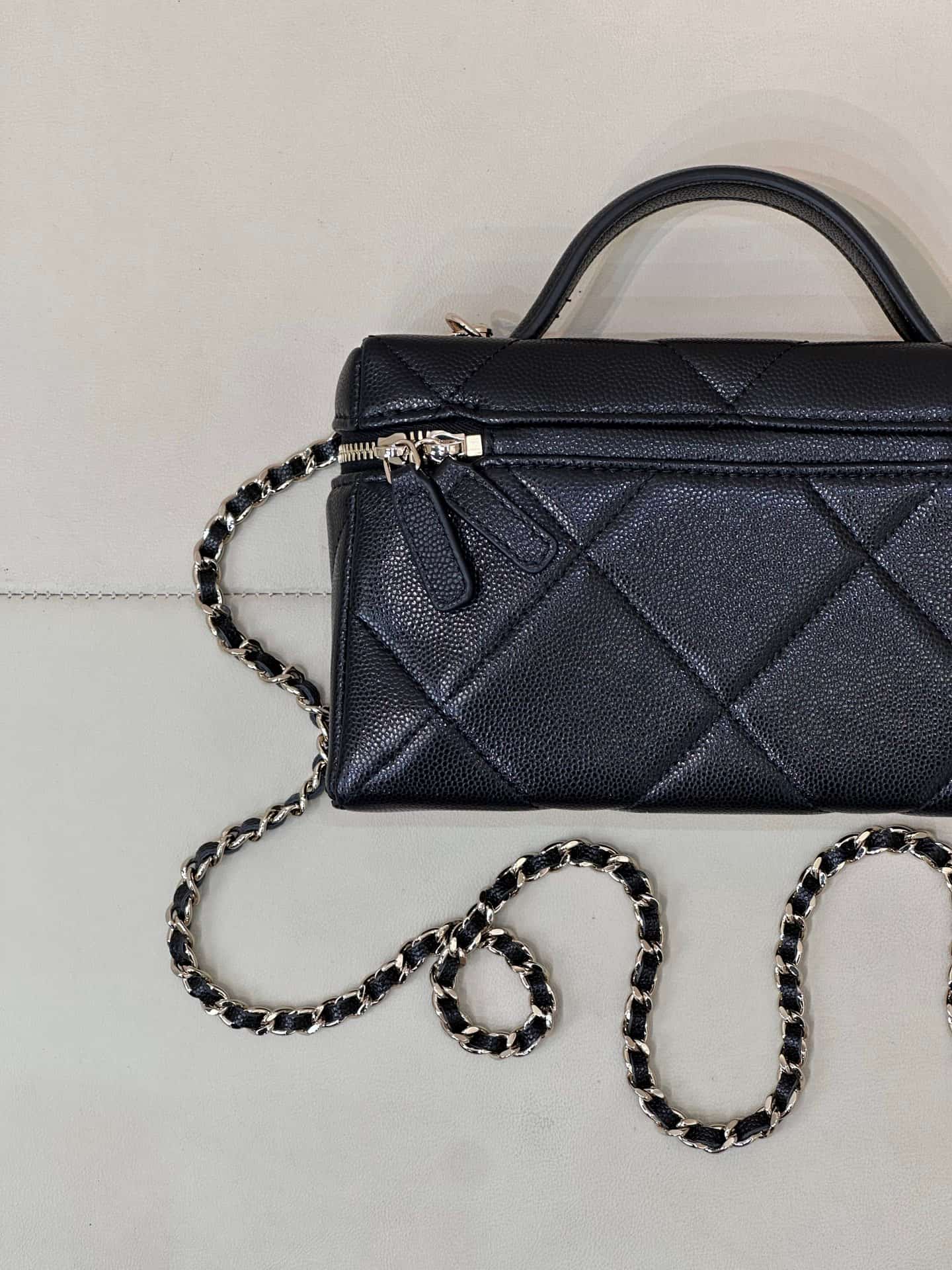 Chanel Vanity with Chain Grained Shiny Calfskin & Gold-Tone Metal Black AP4936 TOP
