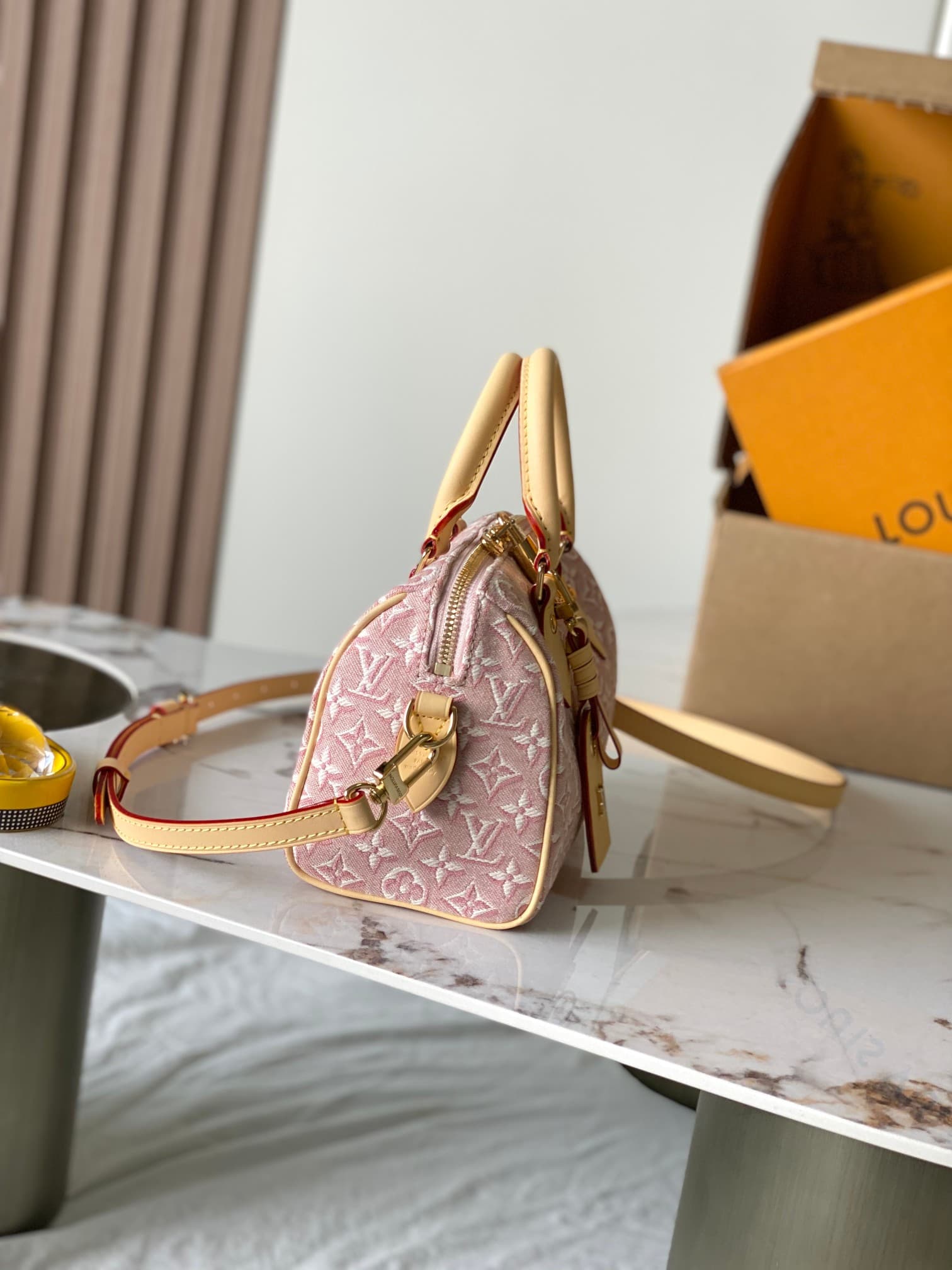 Louis Vuitton Speedy Bandoulière 20 Monogram Emblème Rose Ruban M2A039 TOP