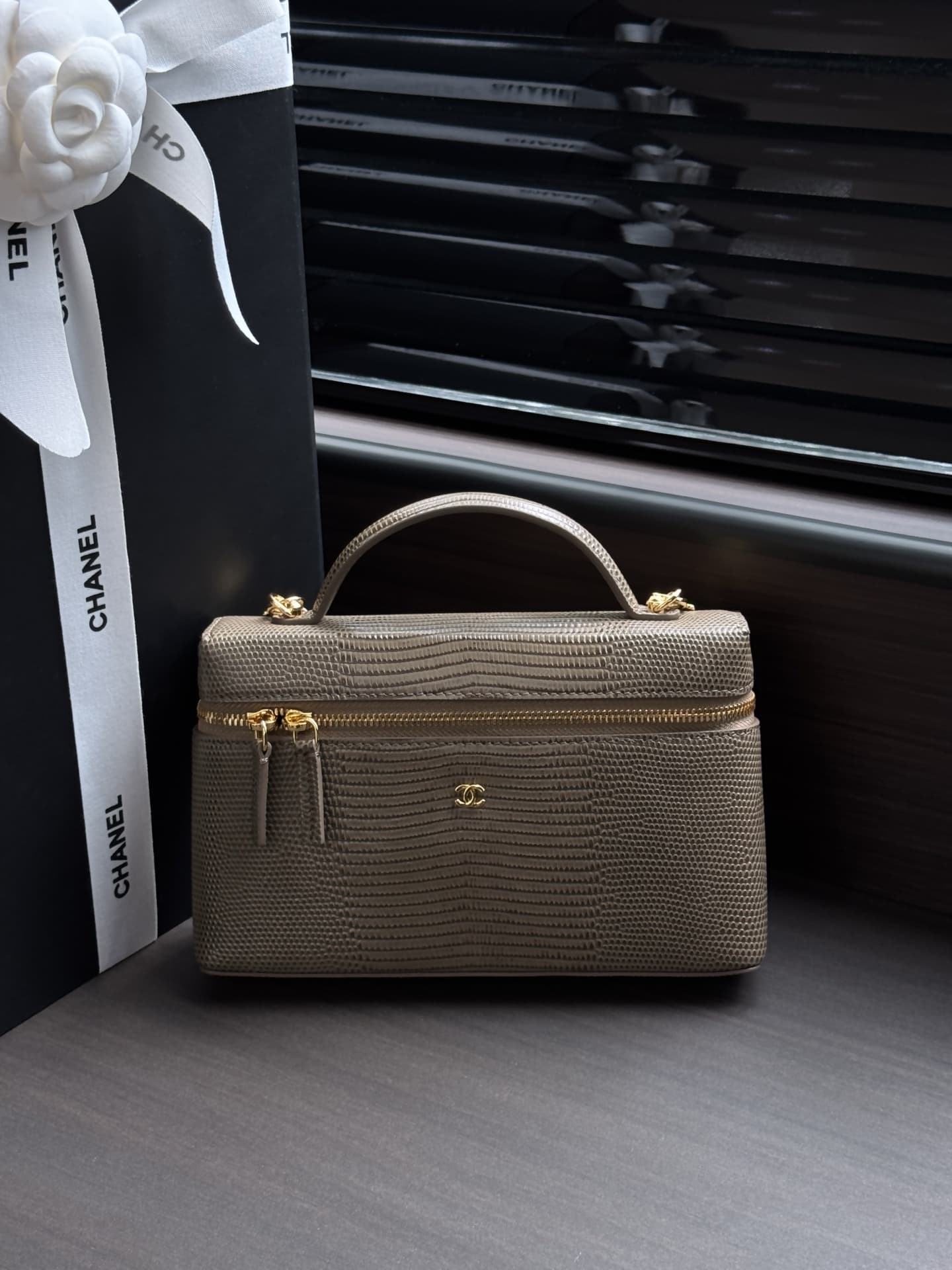 Chanel Small Vanity with chain Lizard Embossed Calfskin & Gold-Tone Metal Dark Khaki AS5195 A