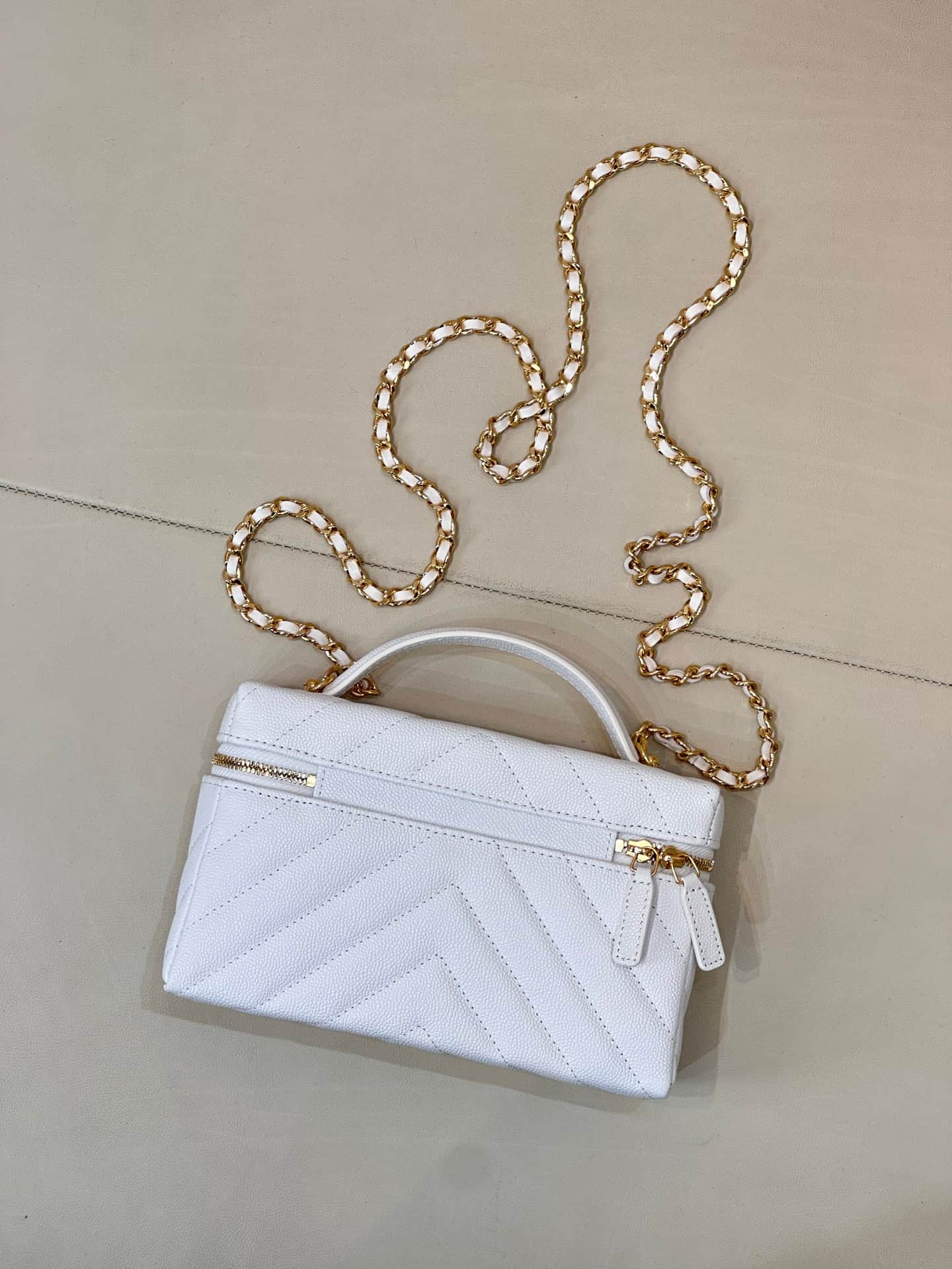 Chanel Vanity with Chain Grained Shiny Calfskin & Gold-Tone Metal White AP5212 TOP