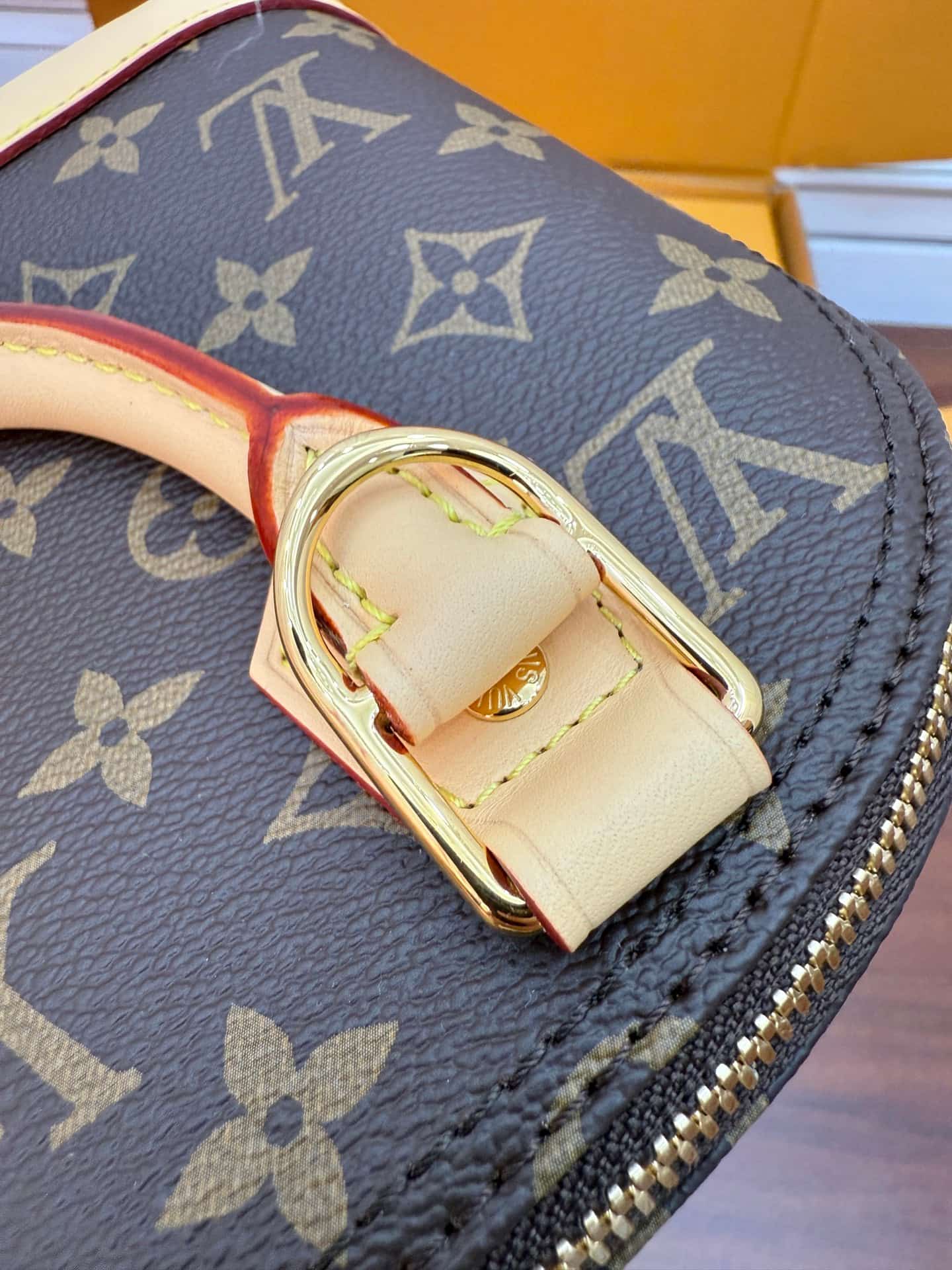Louis Vuitton Alma BB Monogram coated canvas M46990 TOP