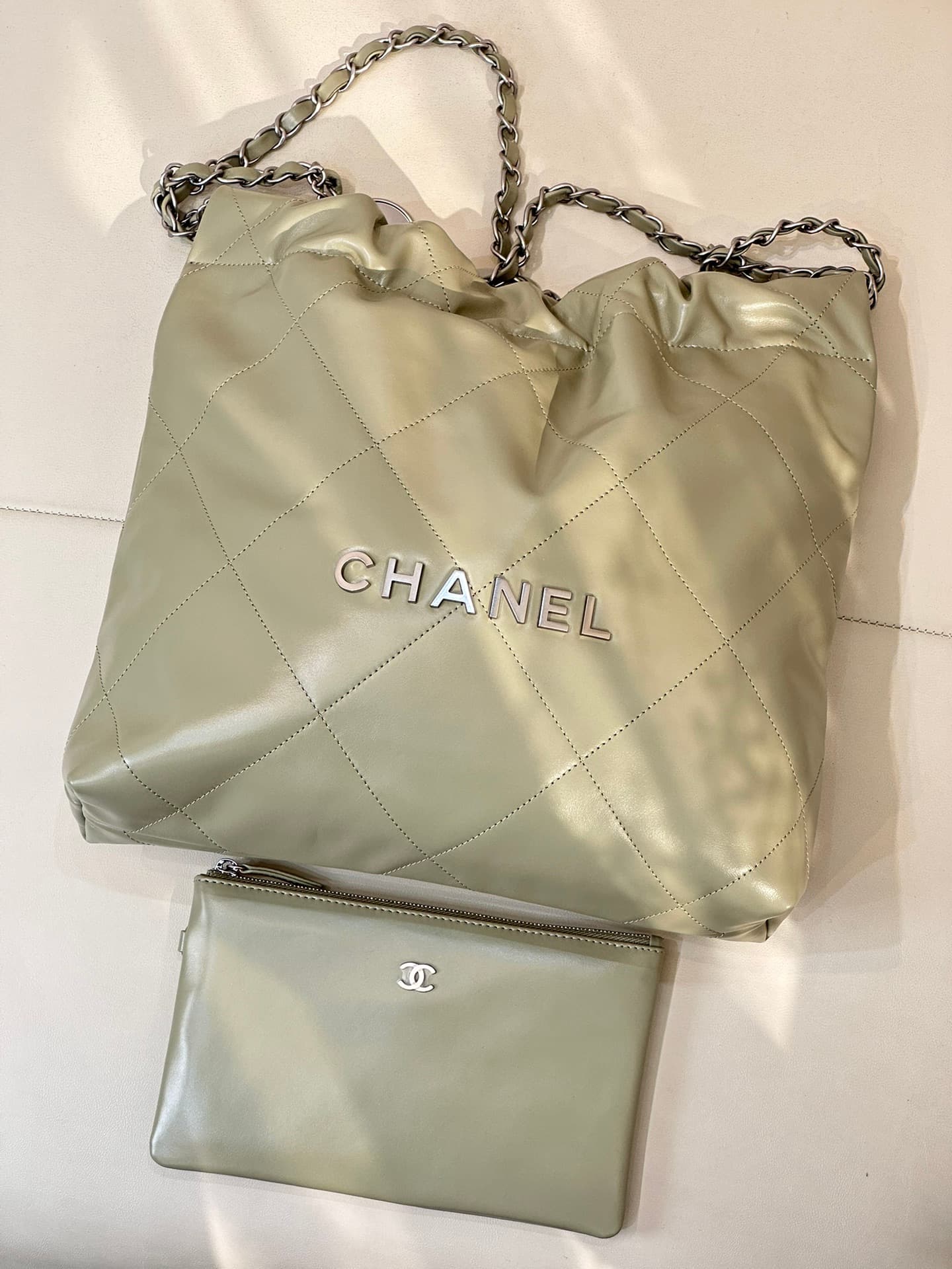 Chanel 22 Small handbag Shiny calfskin & silver-tone metal AS3260 Green TOP