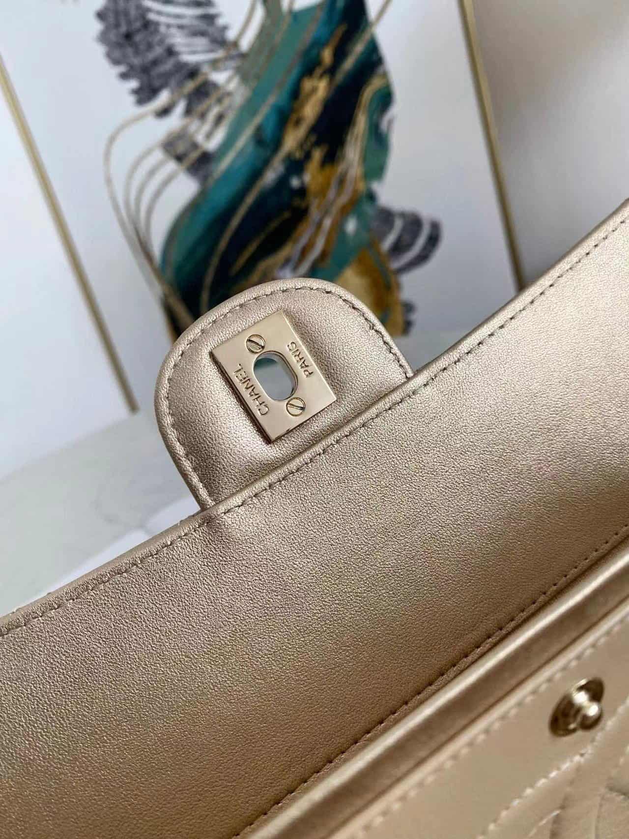 Medium CLASSIC HANDBAG Iridescent Lambskin & Gold-Tone Metal Champagne A