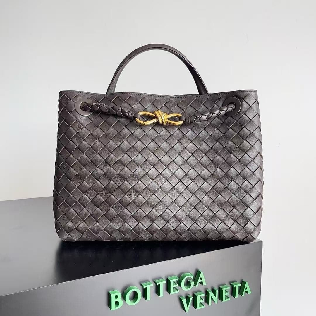 Medium Andiamo Top handle bag Fondant Top