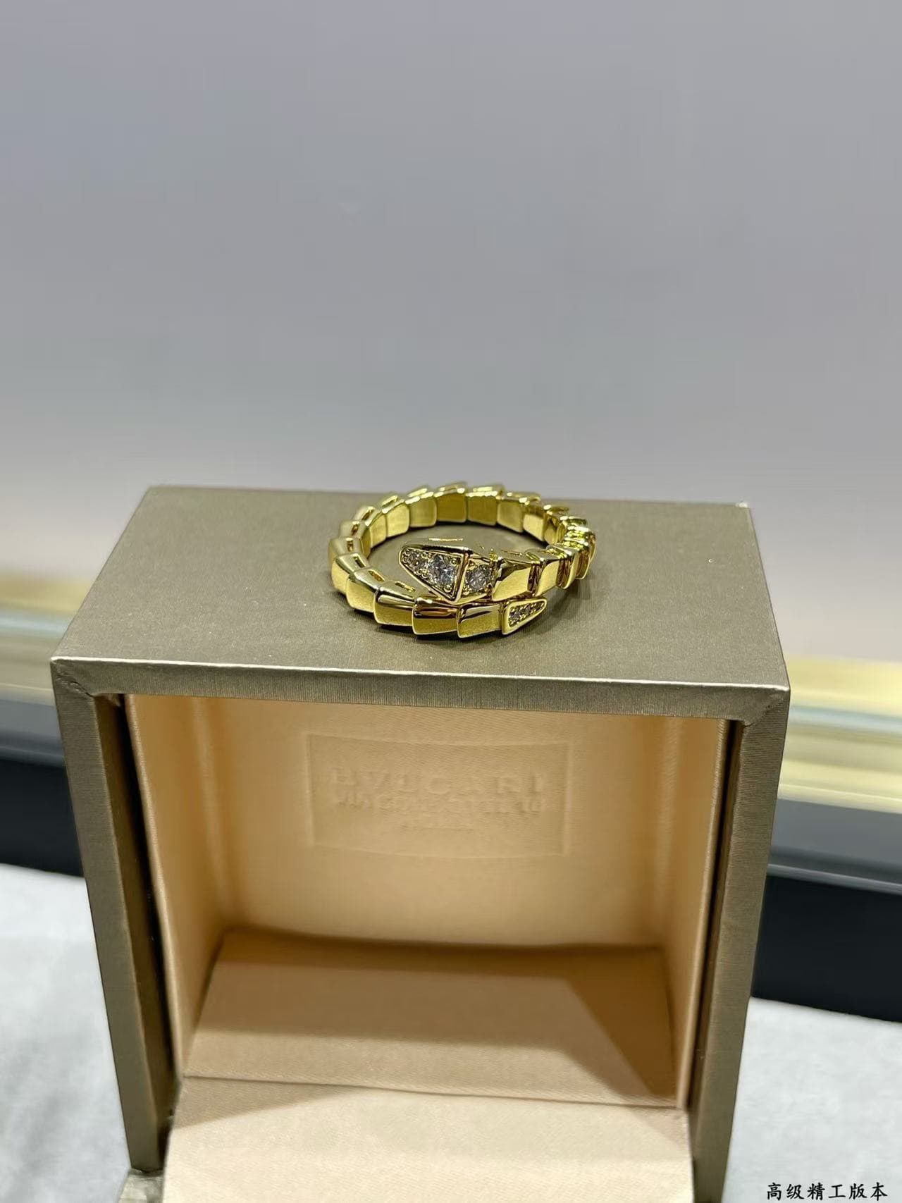 BVLGARI V- gold Serpenti Scaglie Ring High