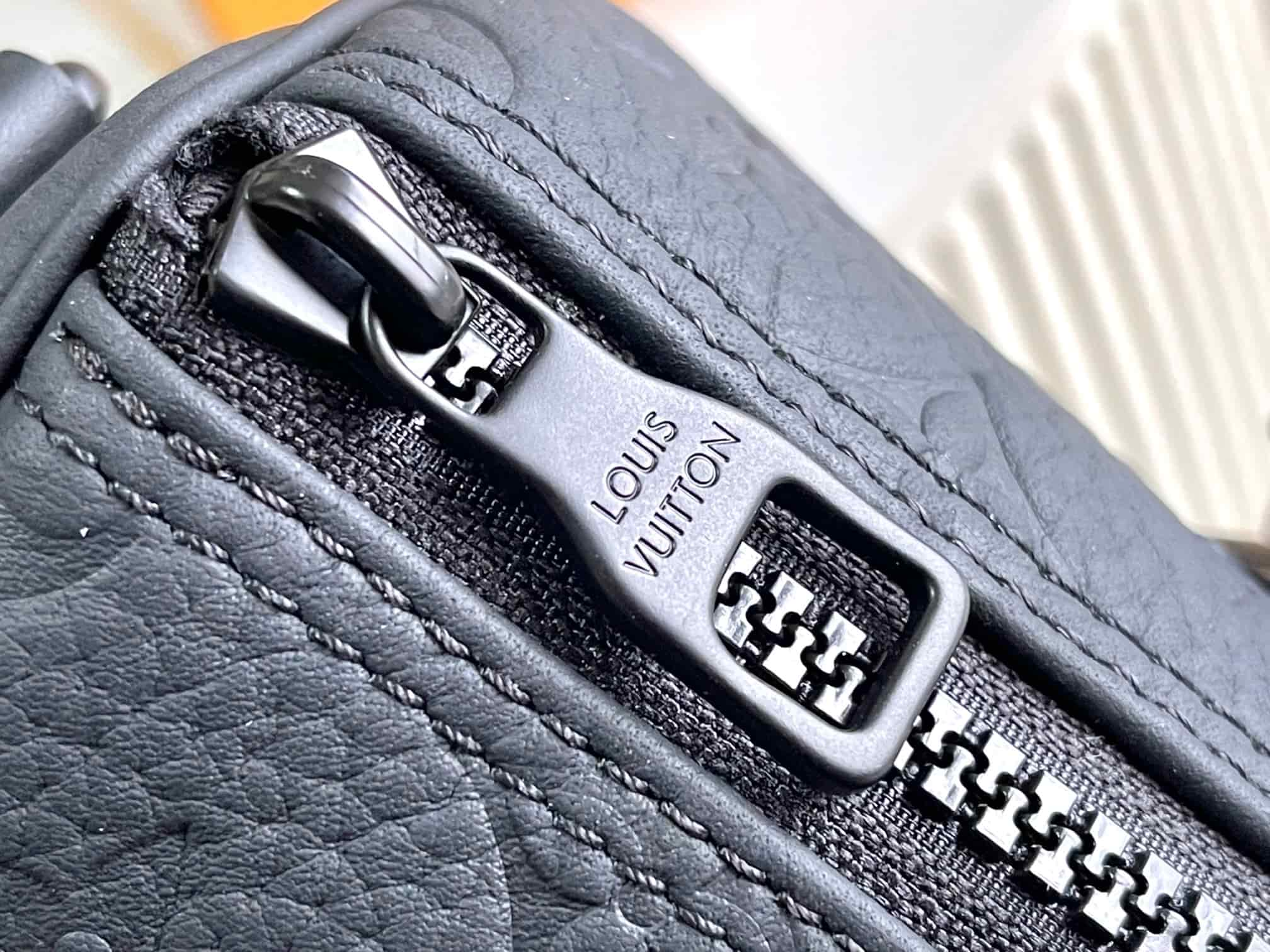 Louis Vuitton Keepall Bandoulière 25 Taurillon Monogram M20900 Top