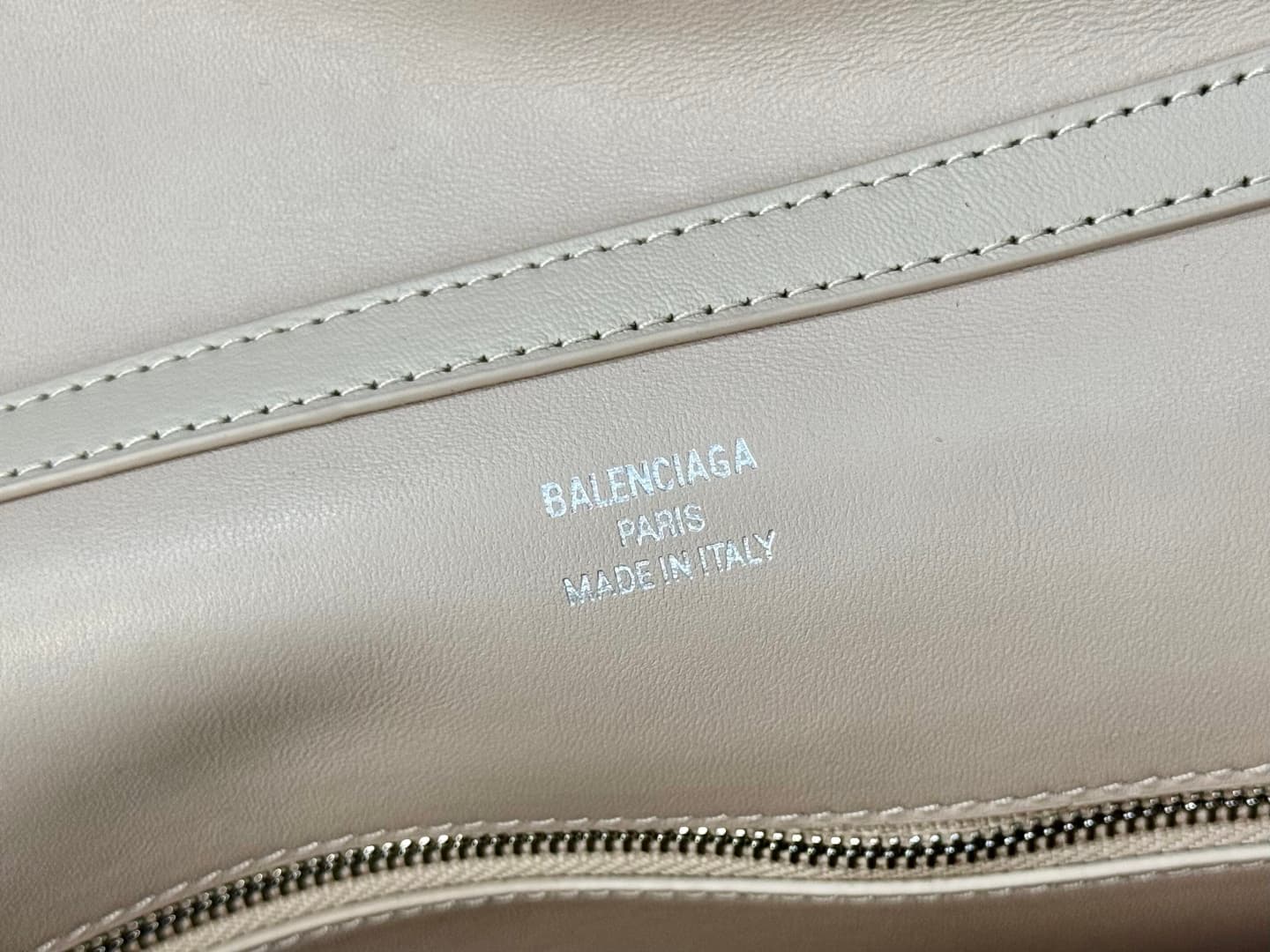 Balenciaga Rodeo Small Bag in Beige Leather With Silver-Tone Metal TOP
