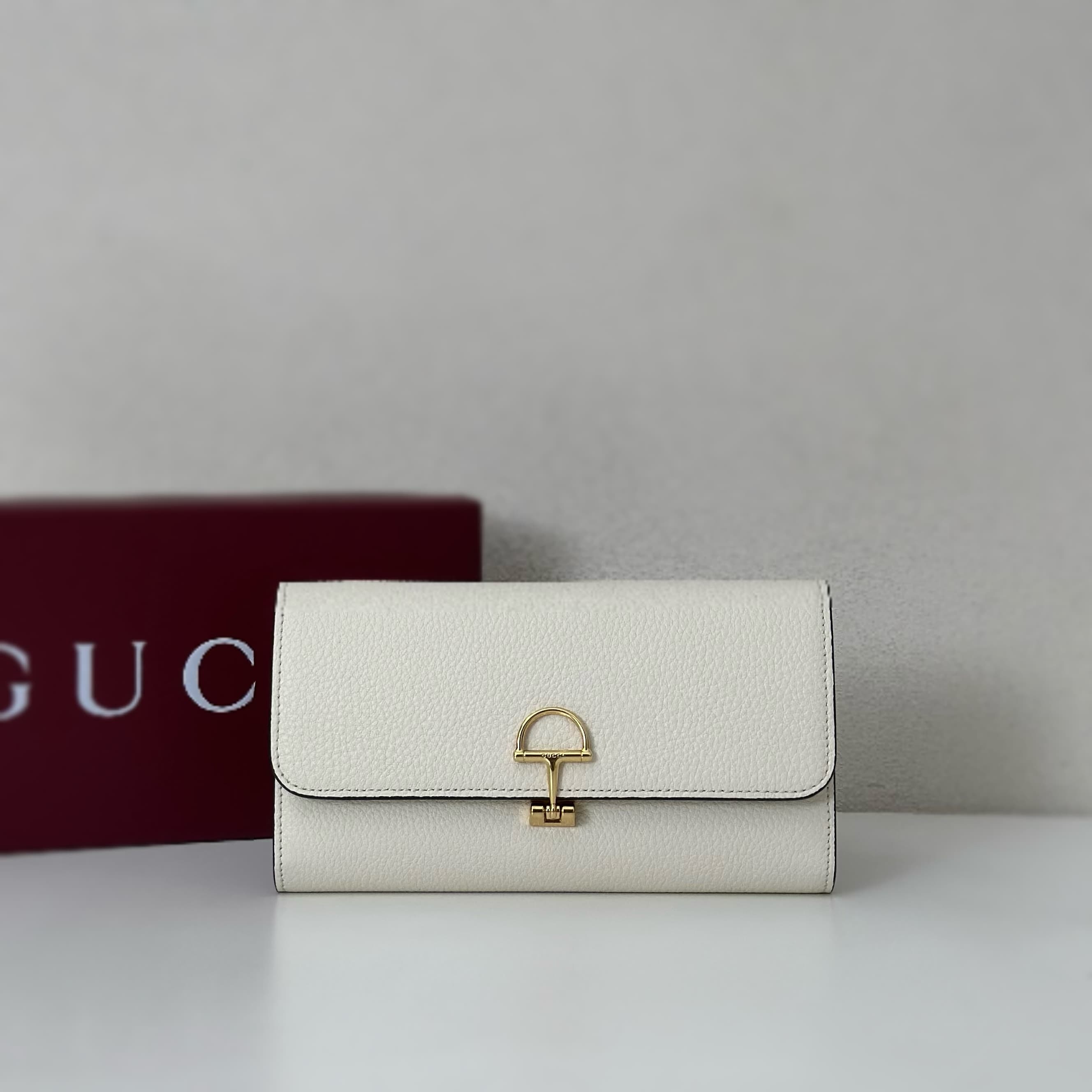 Gucci Softbit continental wallet ‎828147 White High