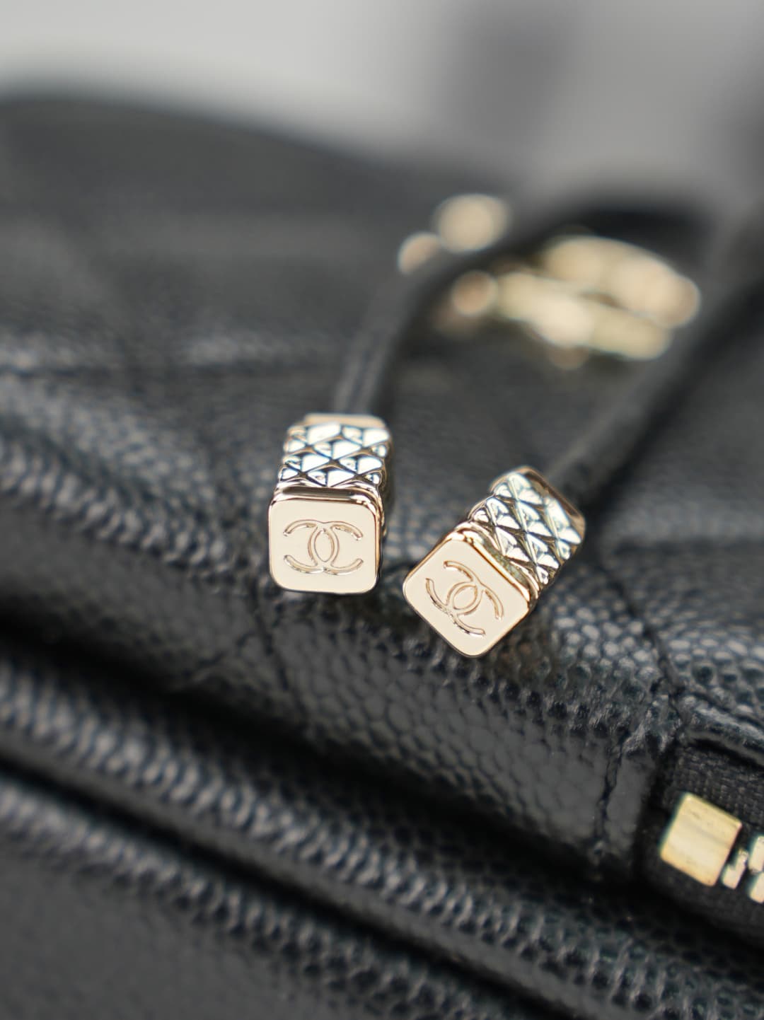 Chanel Business Affinity Bucket Bag Grained Calfskin&Gold-Tone Metal Black AS4775 A