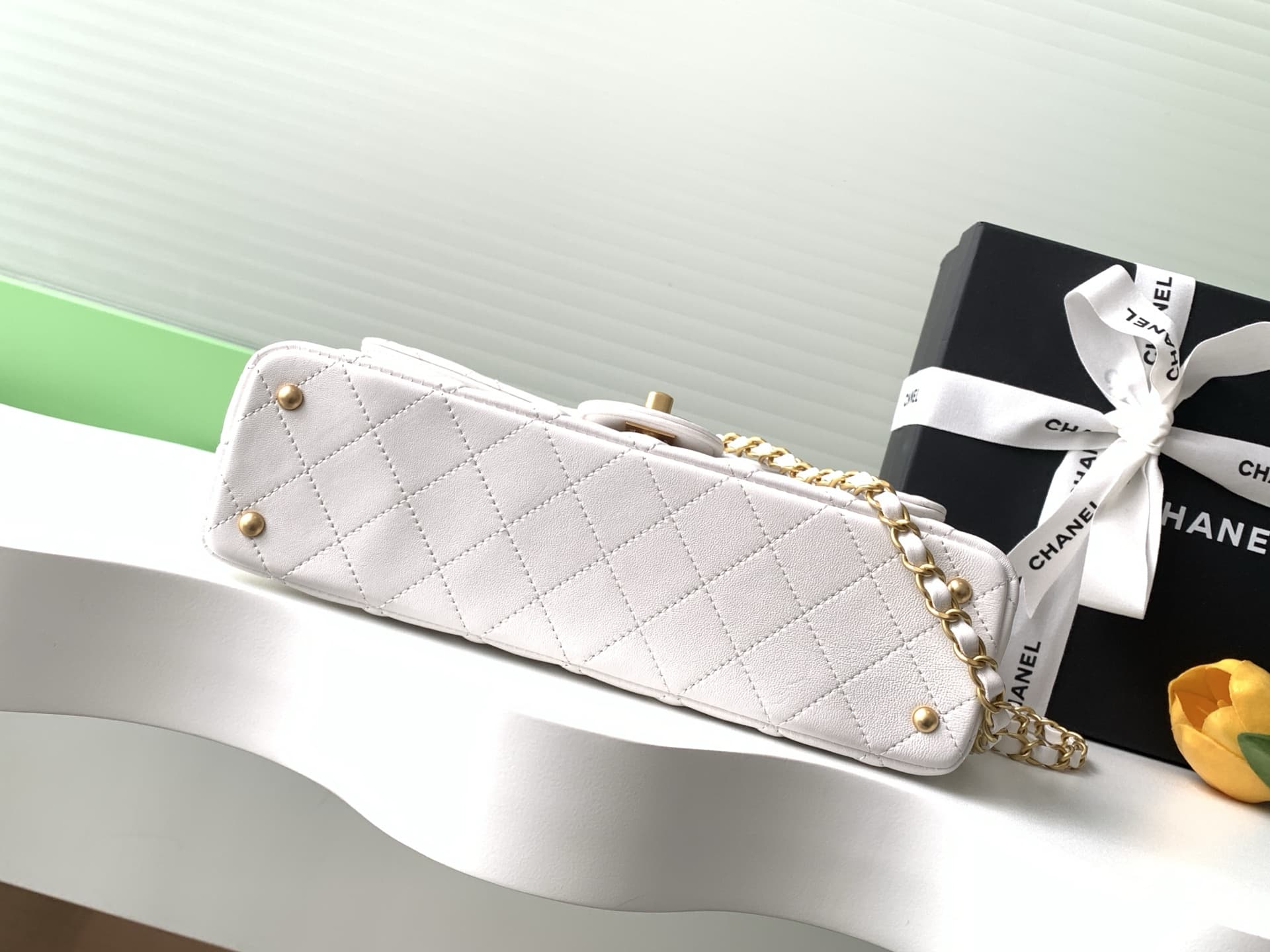 FLAP BAG WITH TOP HANDLE Lambskin Gold-Metal AS5356 White A