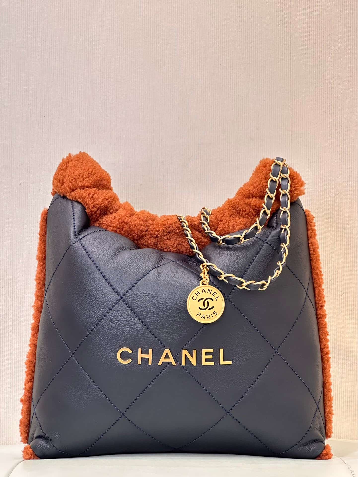 Chanel 22 Small handbag Shiny Calfskin Shearling & Gold-tone metal AS3260 Black with Brown TOP