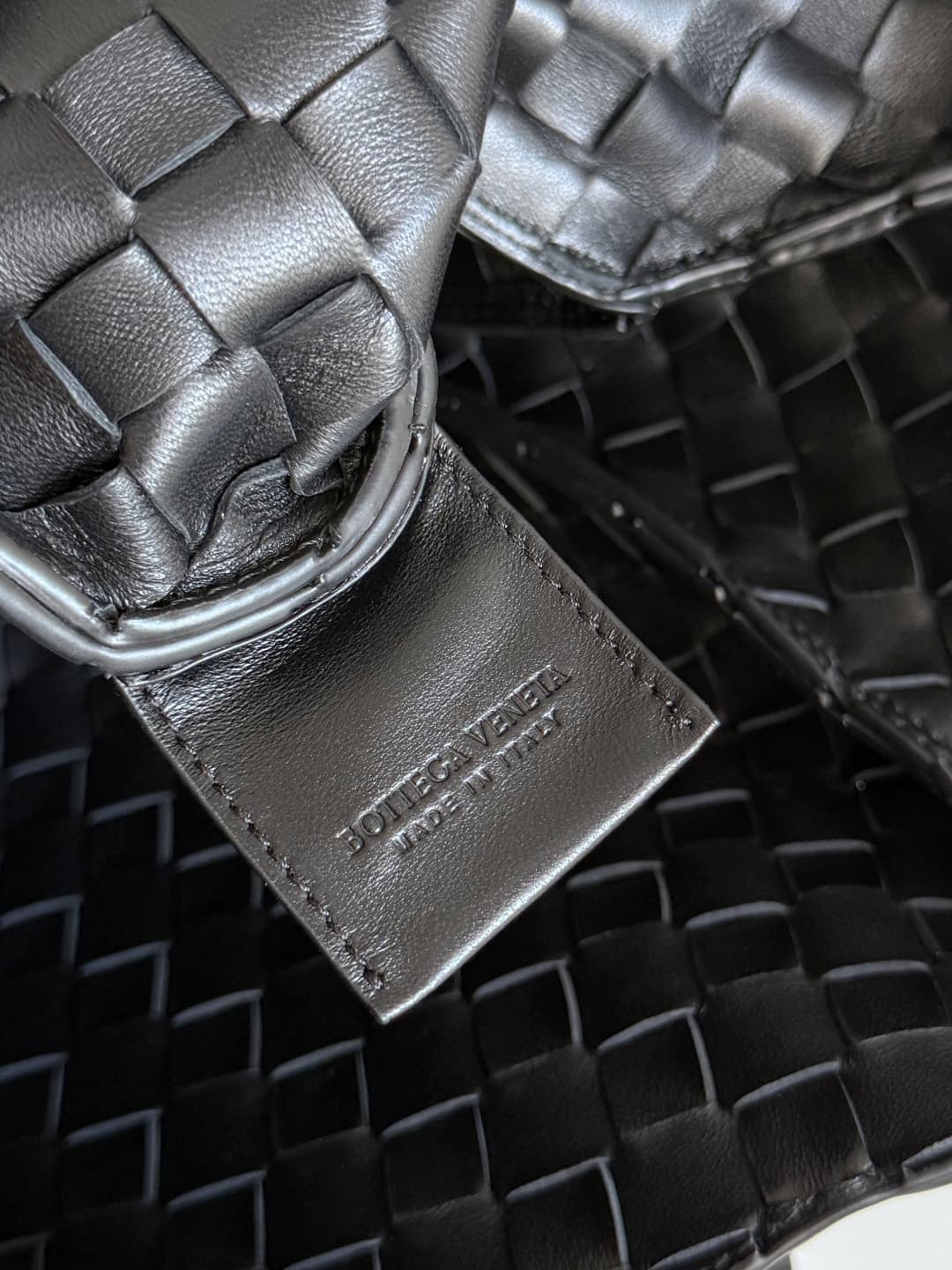 Bottega Veneta Medium Campana shoulder bag in Intrecciato leather Black TOP