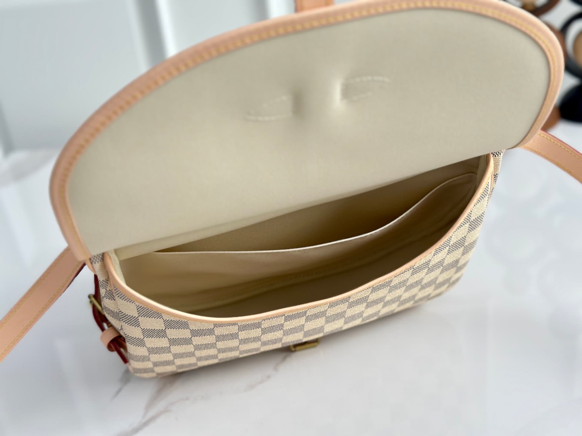 Louis Vuitton Damier Azur Saumur messenger bag N48202 High