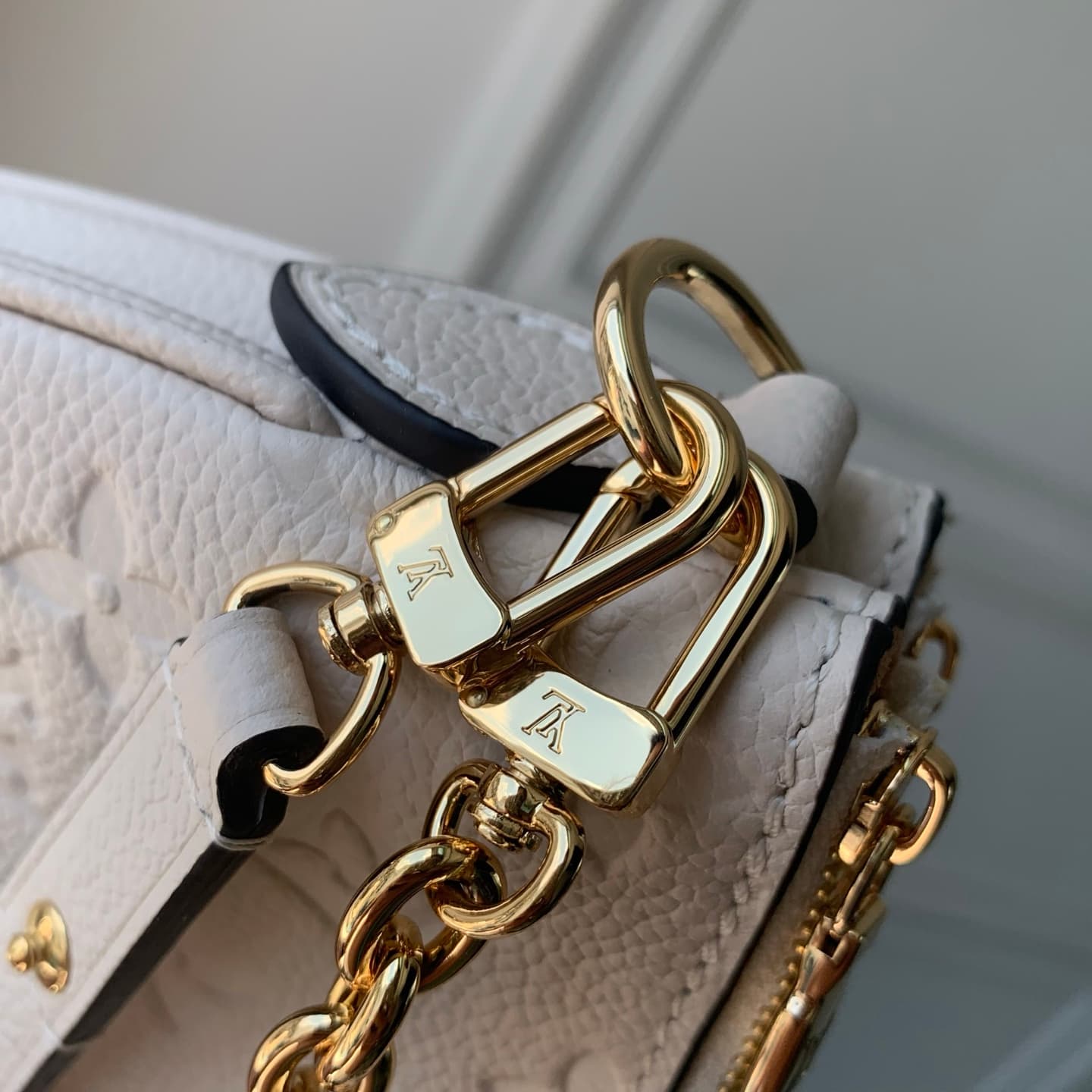 Louis Vuitton Pochette Liv Crème Monogram Empreinte Leather M3A838 High