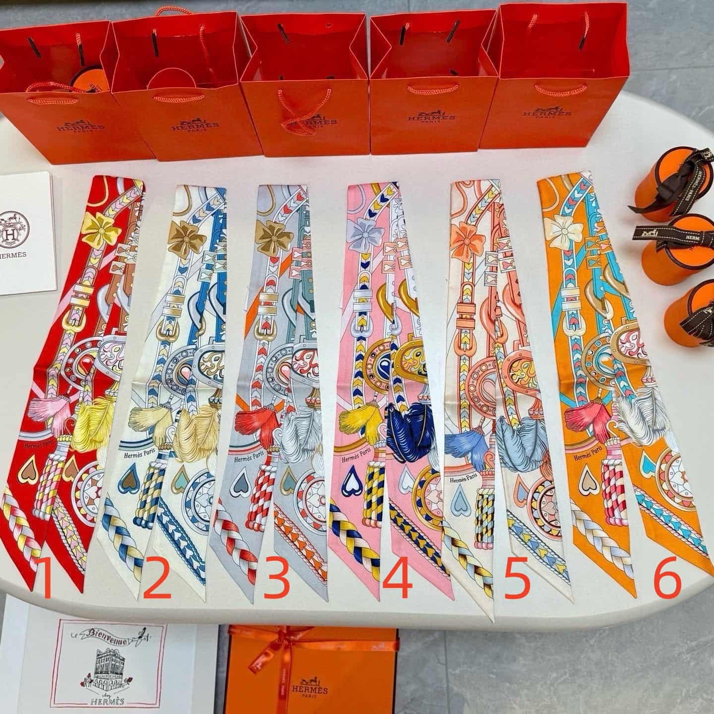 Hermes Harnais de Coeur silk twilly scarf