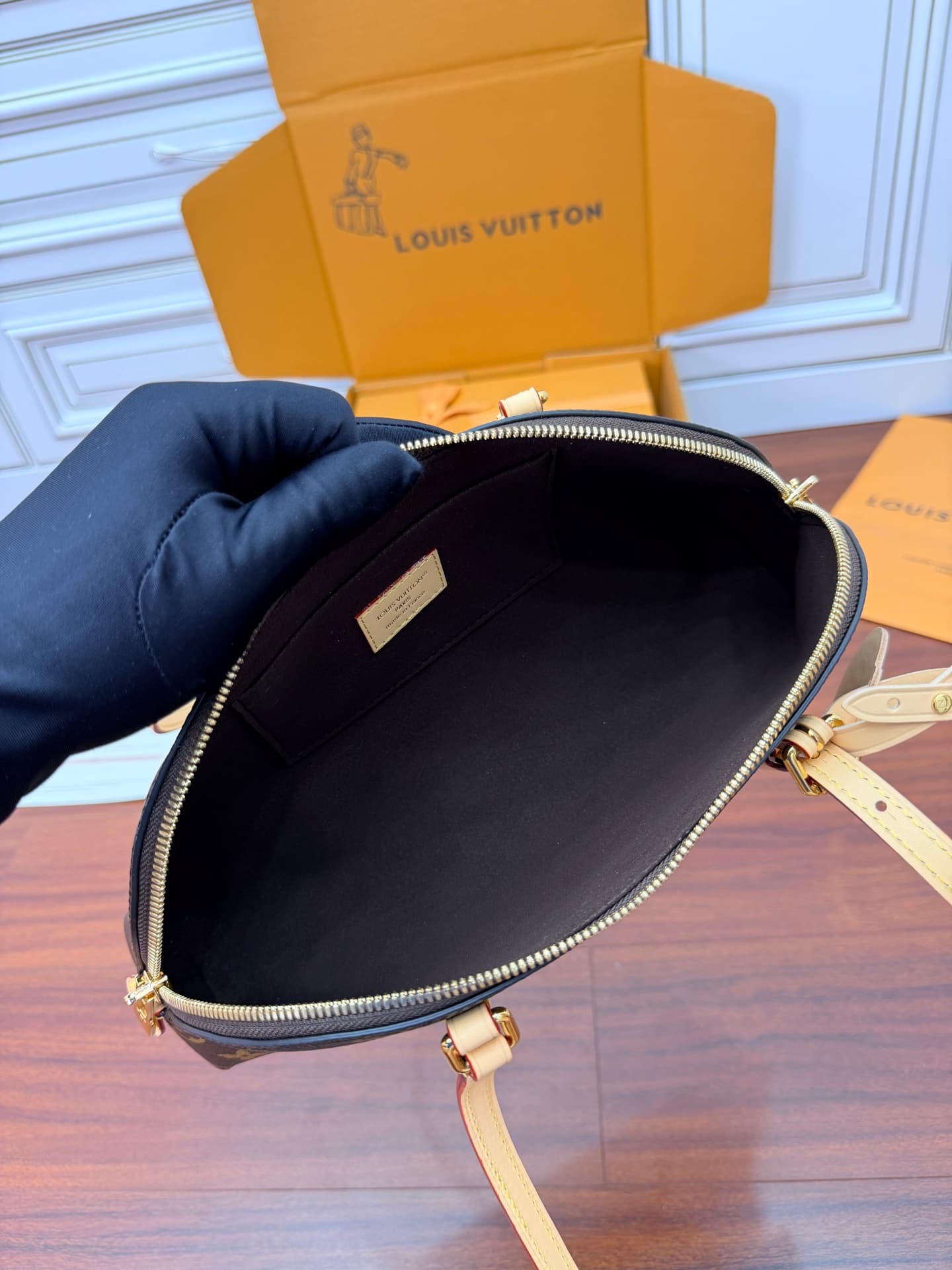 Louis Vuitton Squire East West Monogram coated canvas M28953 TOP