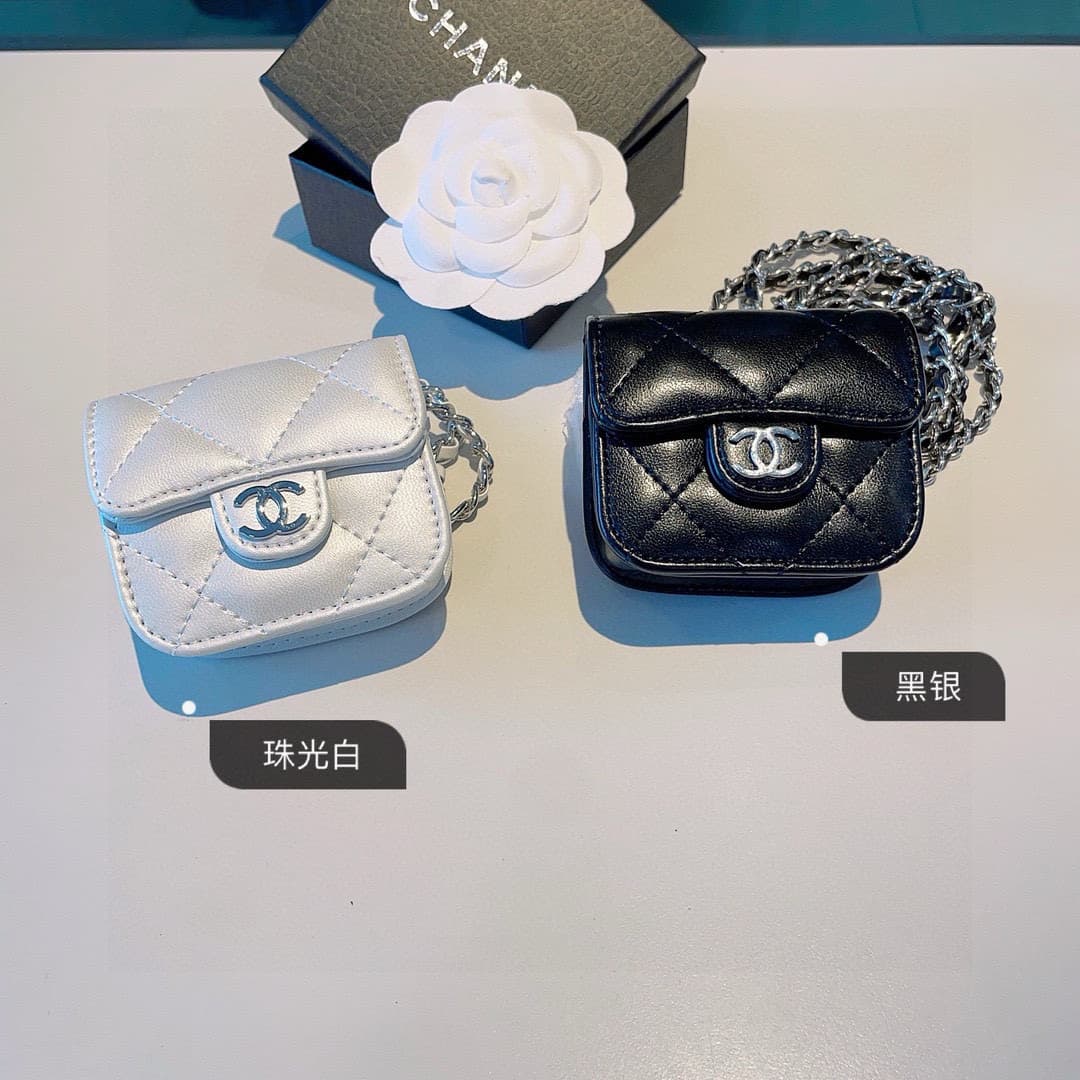 CHANEL classic diamond-pattern universal headphone bag