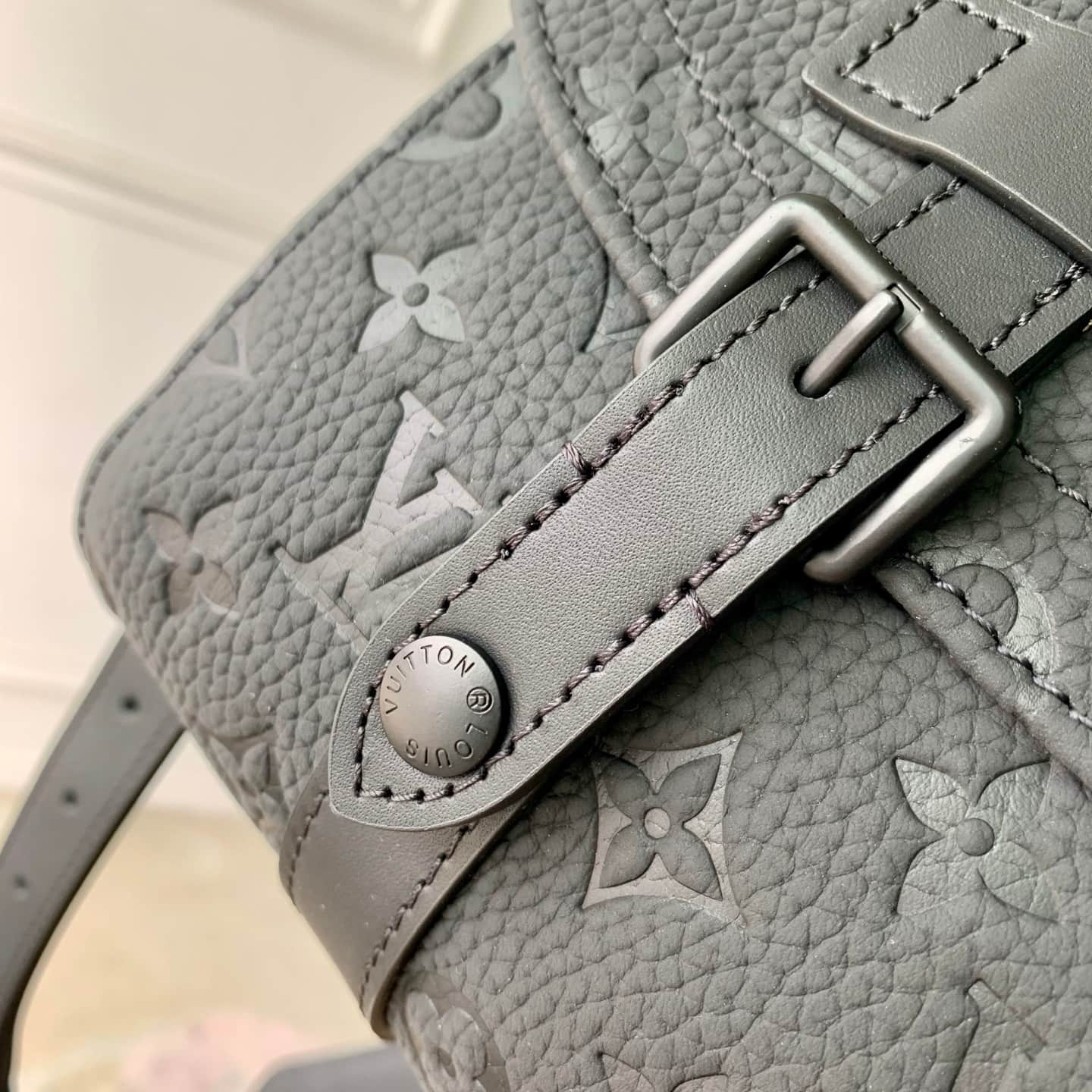 Louis Vuitton Christopher Messenger Taurillon Monogram cowhide leather M28324 High