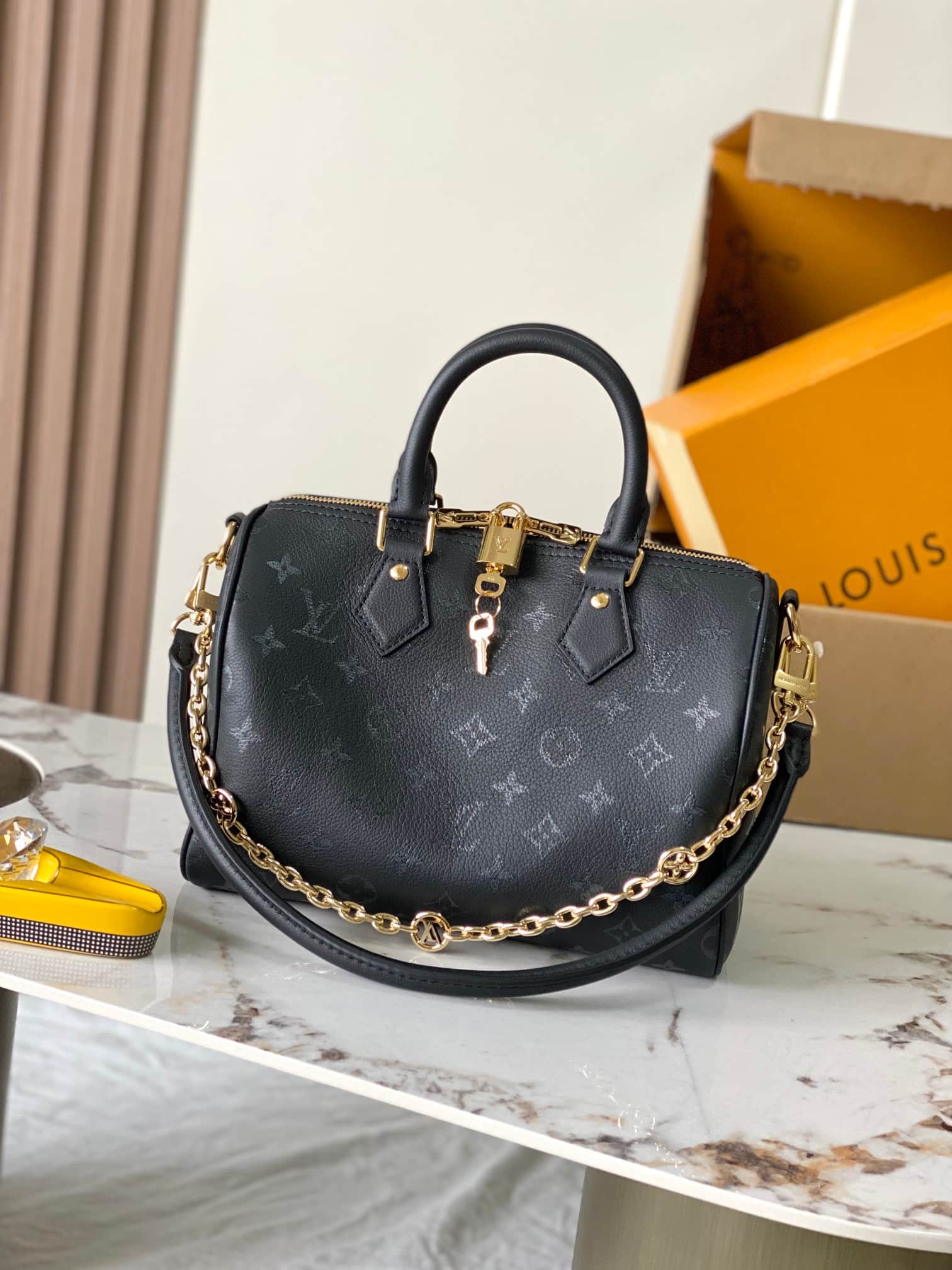 Louis Vuitton Speedy Bandoulière 25 Black Calf leather M26486 TOP