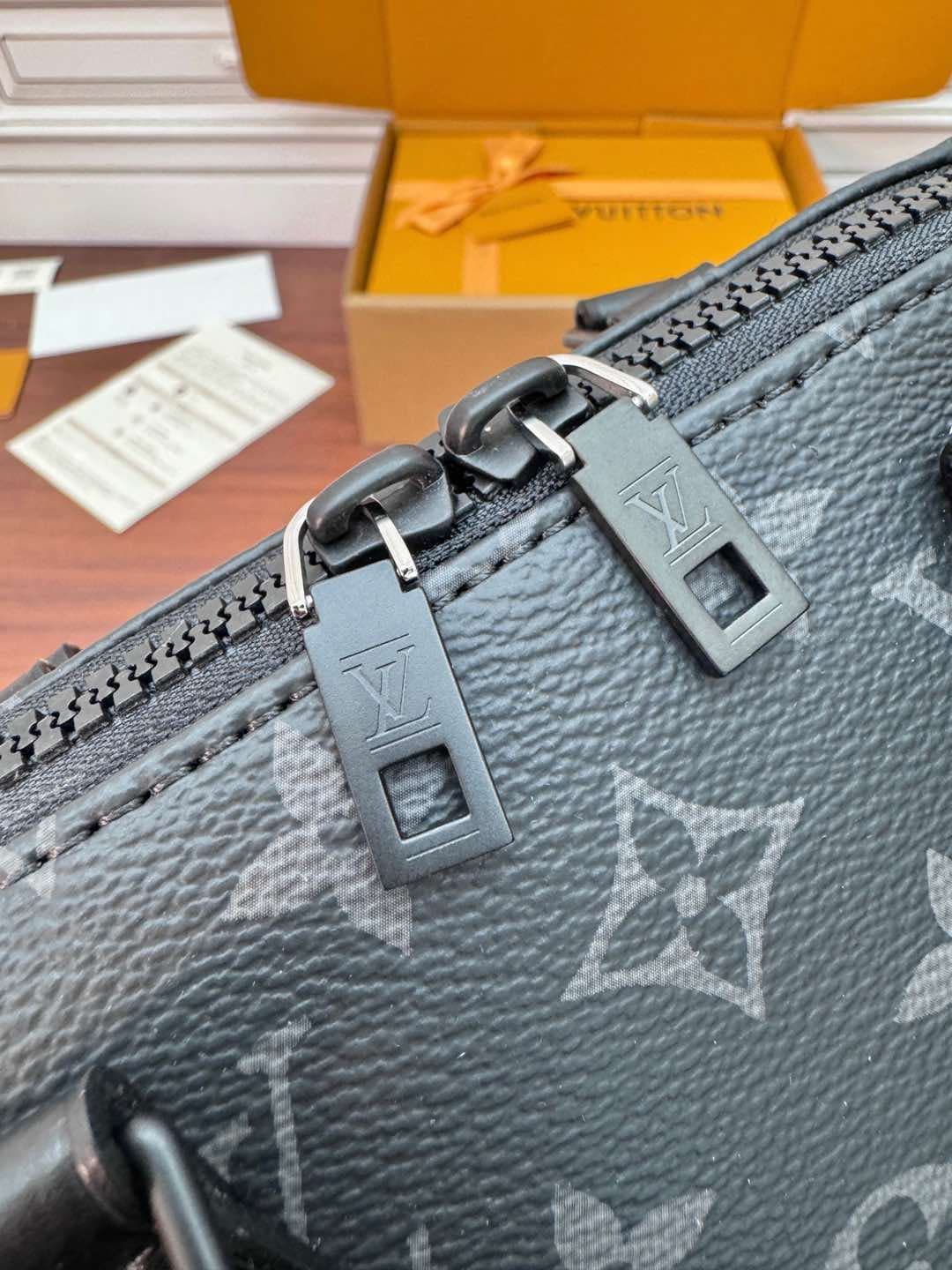 Louis Vuitton SPEEDY BANDOULIÈRE 18 Monogram Eclipse M24606 Top