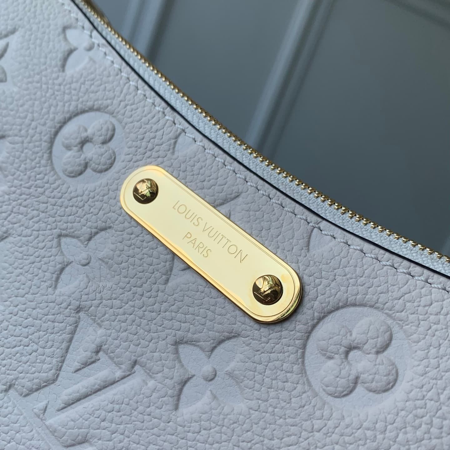 Louis Vuitton Pochette Liv Crème Monogram Empreinte Leather M3A838 High