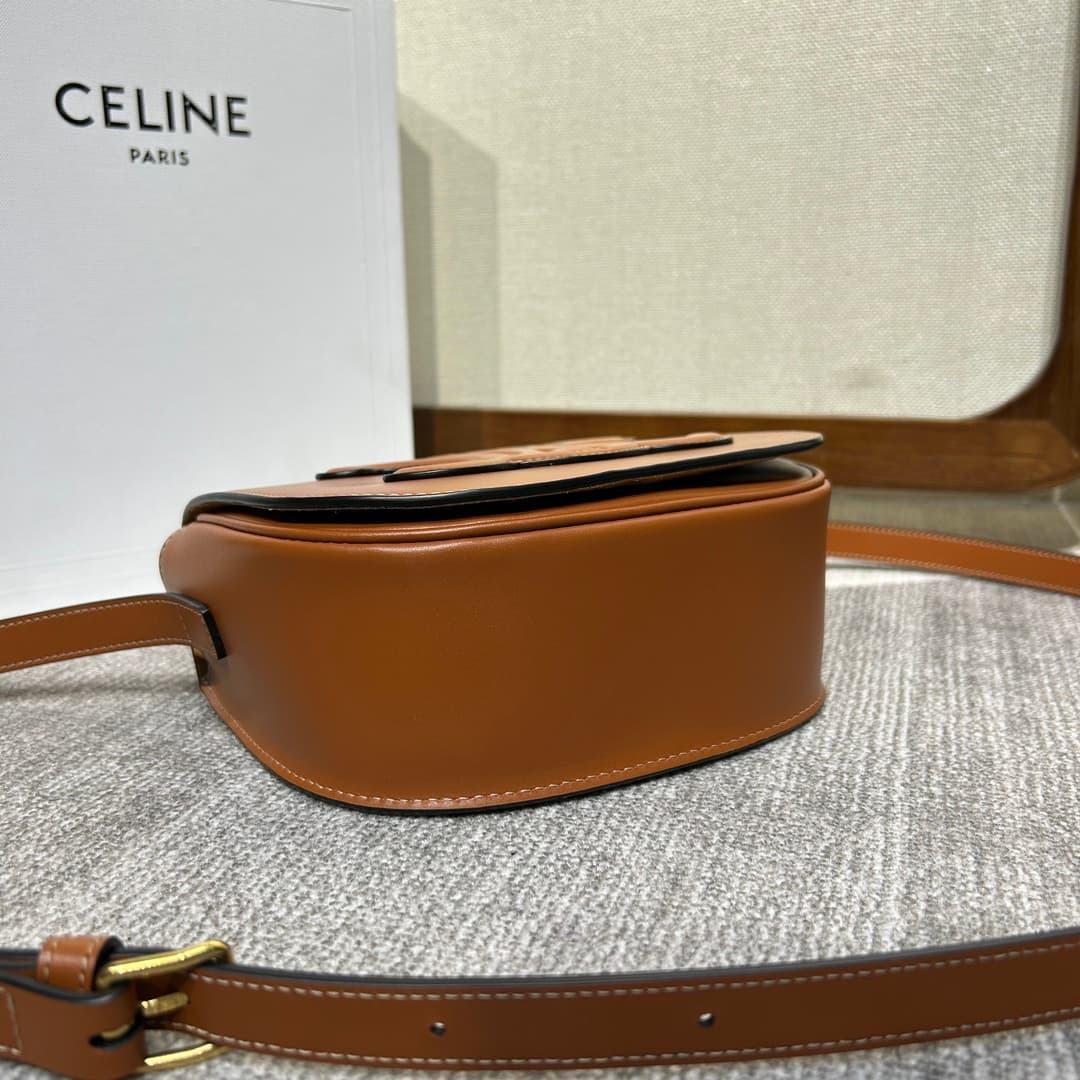 CELINE Folco Cuir Triomphe Shoulder Bag in Caramel Calfskin Leather High