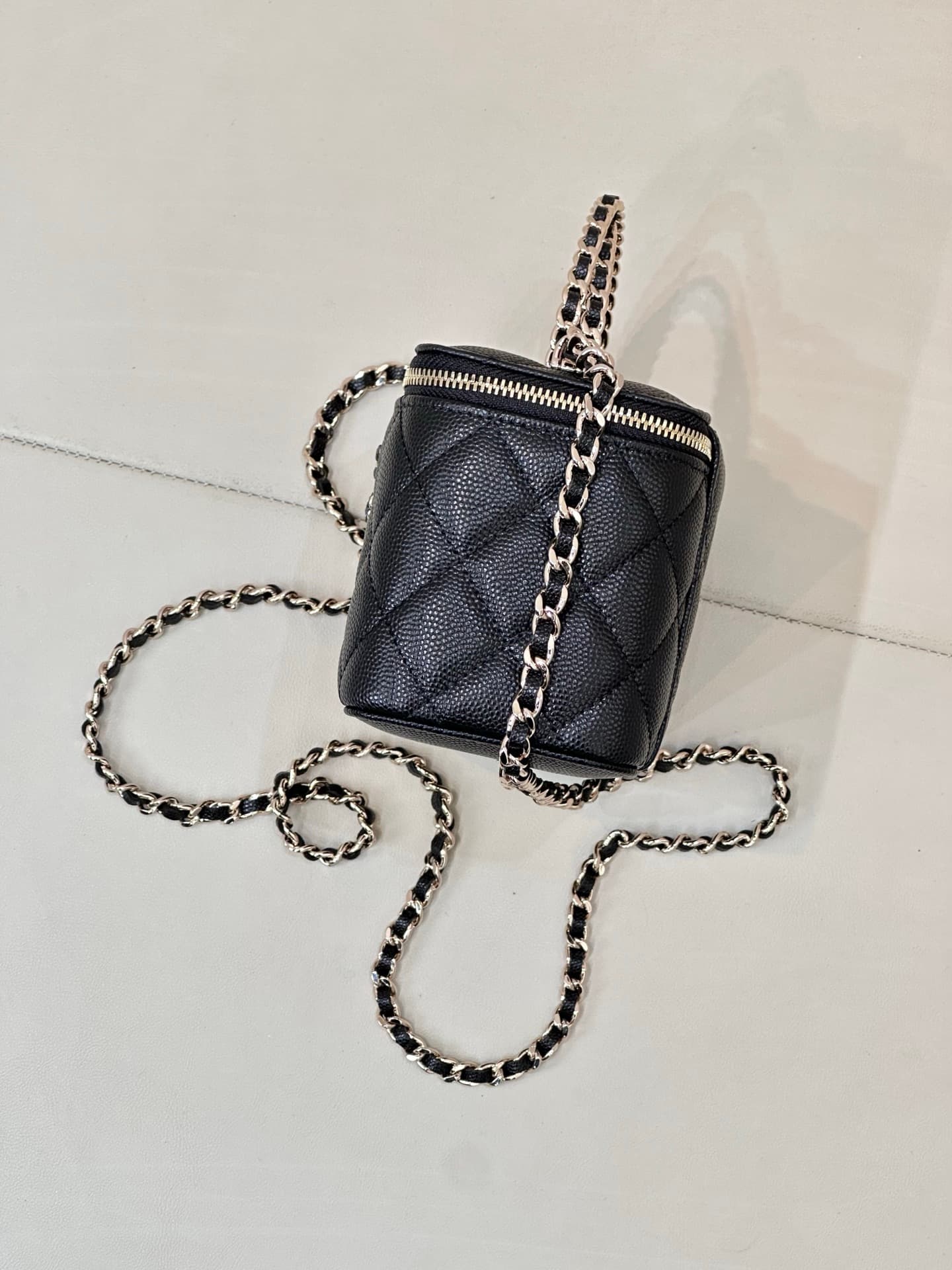Chanel Classic Top Handle Vanity Case Grained Calfskin& Gold-Tone Metal Black AP5182 TOP