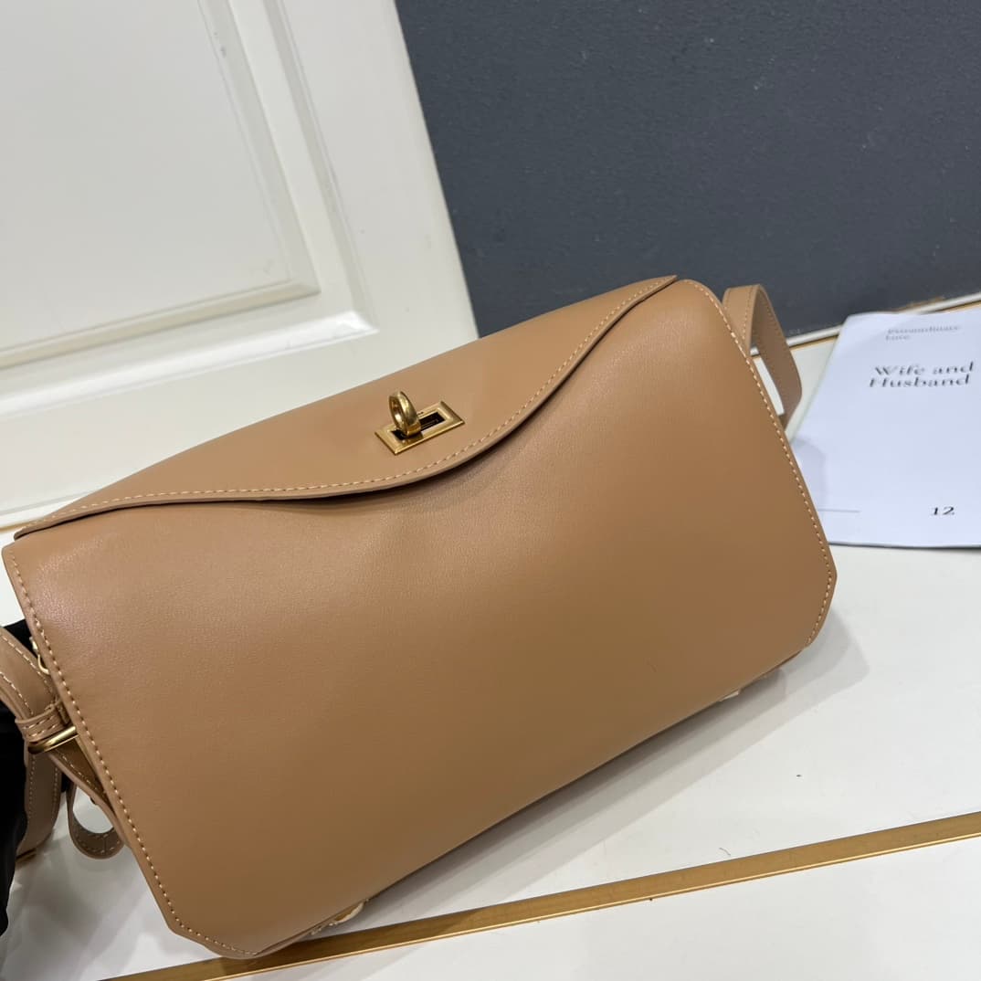 Balenciaga Shoulder Bag in Caramel Mid