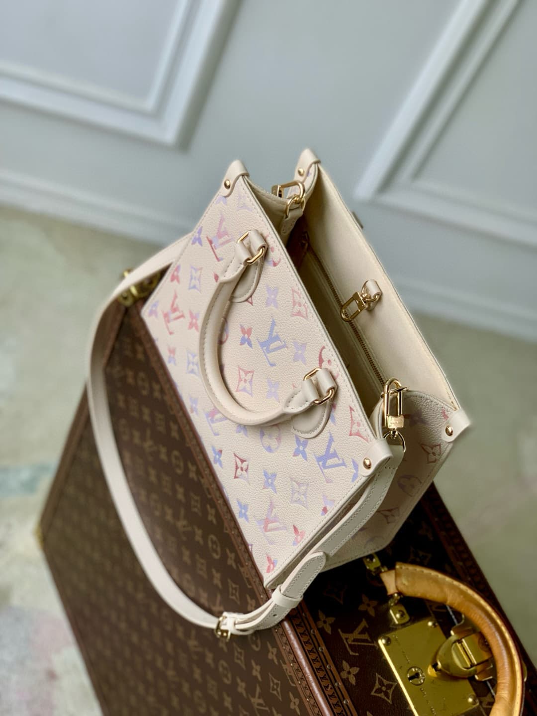 Louis Vuitton OnTheGo PM Embossed grained cowhide leather M25770 Dream Cream High
